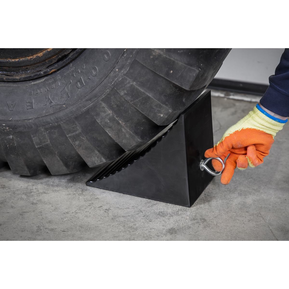 Sealey Heavy-Duty Rubber Wheel Chock - Single CWC01