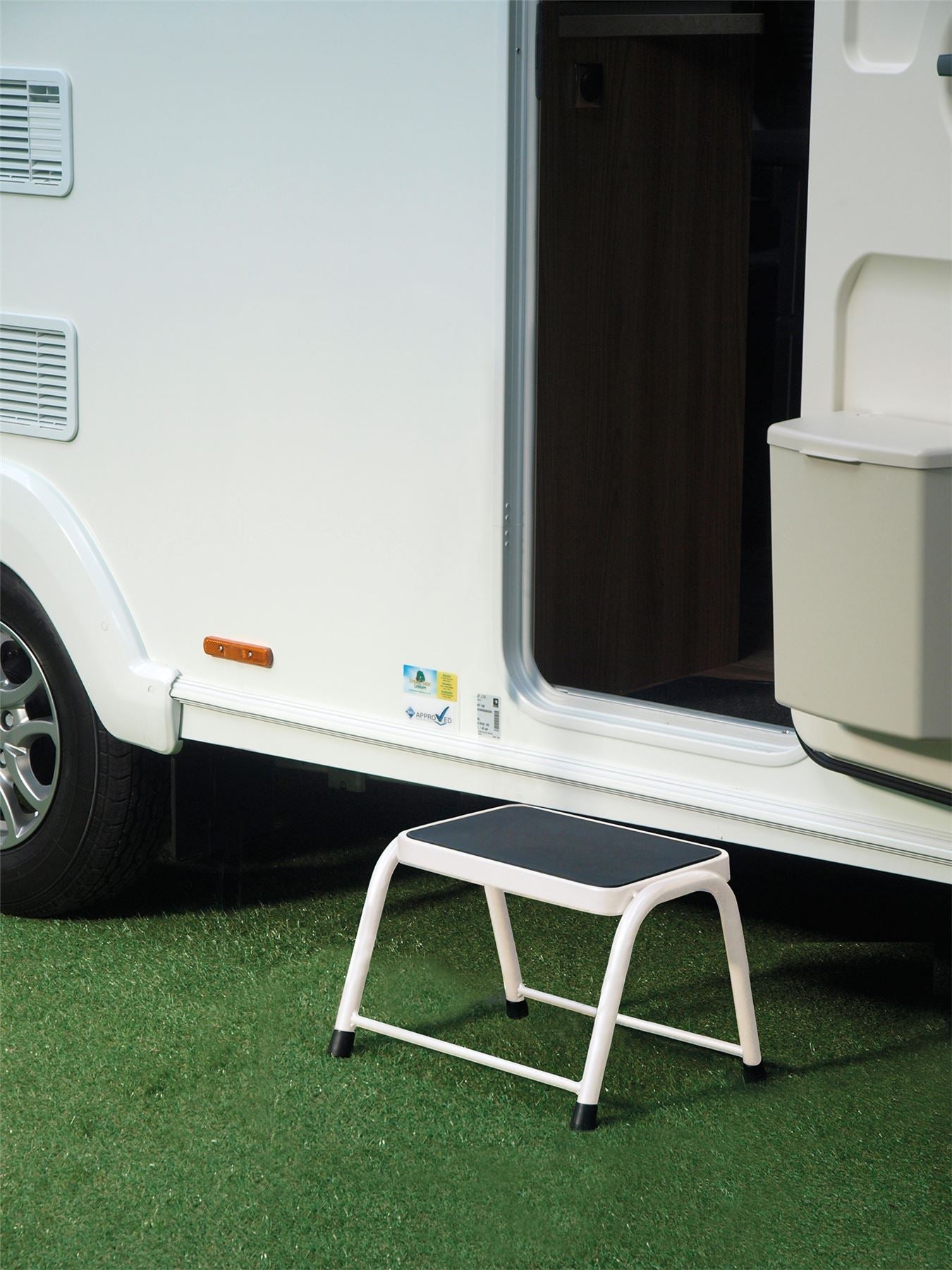 Caravan Single step in white