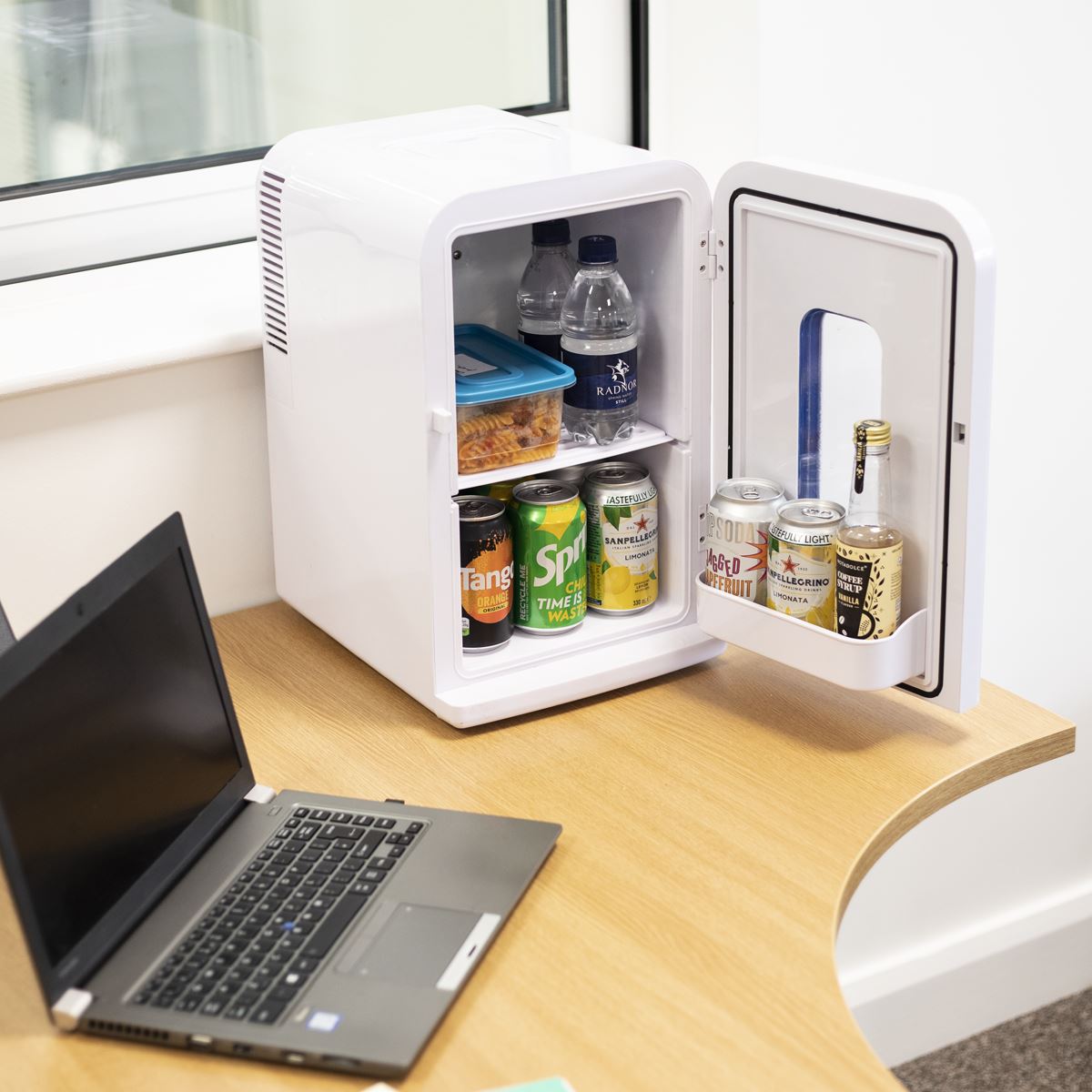 Baridi Mini Fridge/Warmer 15L Capacity 12V/230V - White DH94