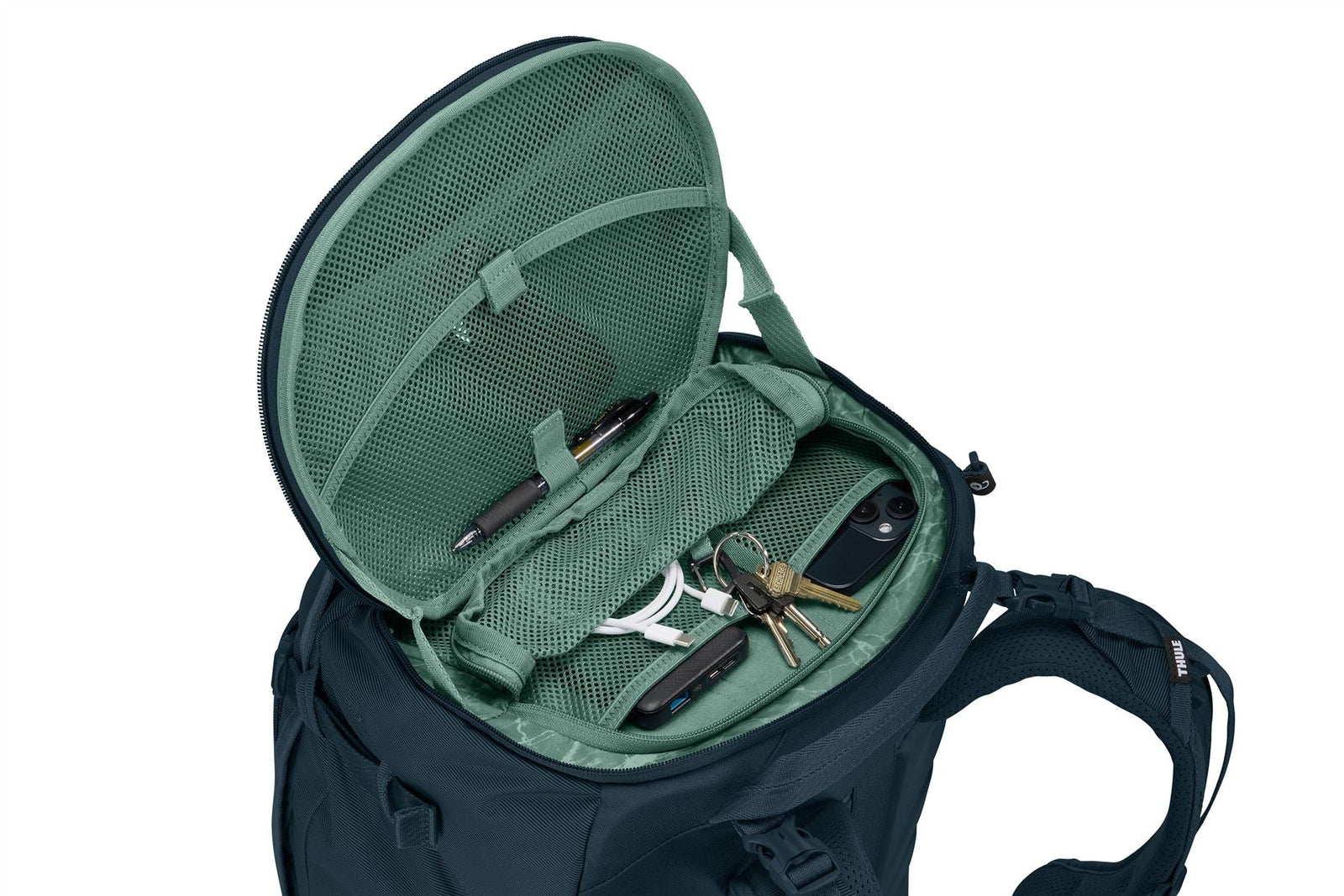 Thule Landmark 60L Women's travel pack darkest blue