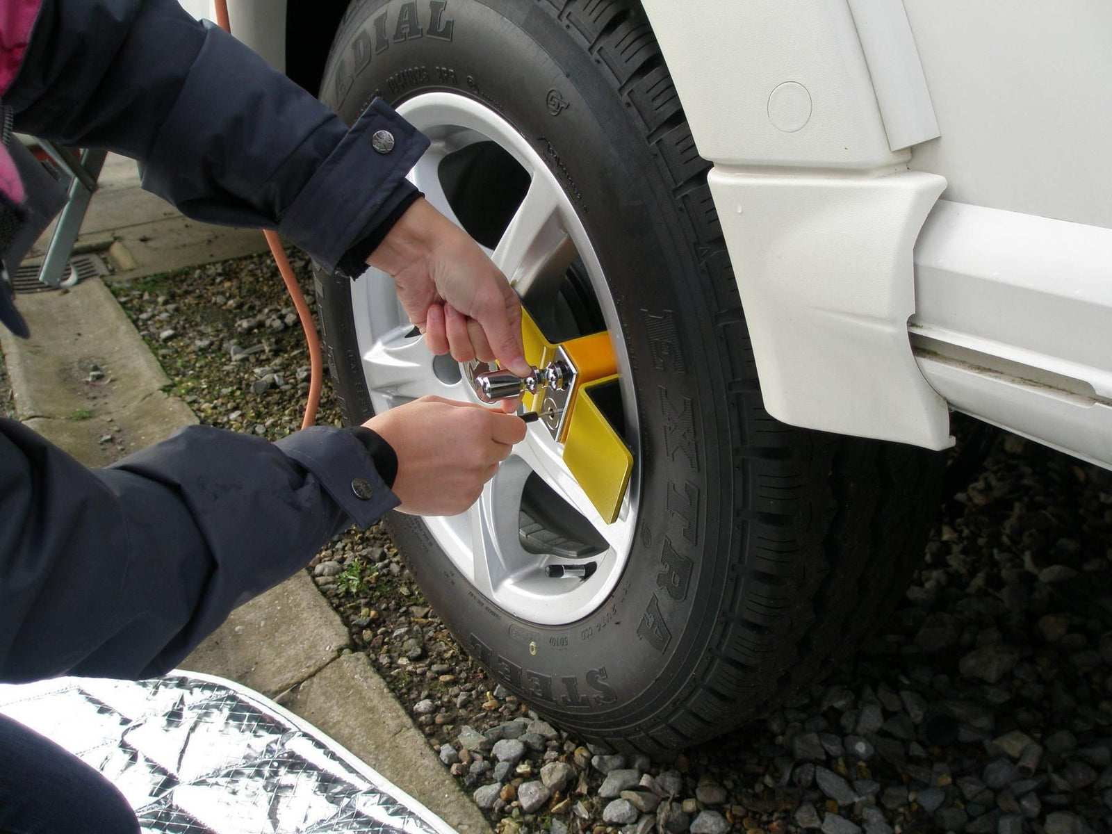 Compact C Wheelclamp for Alloy and Steel Wheels