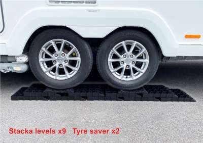Milenco Stacka Levels with Tyre Saver Top – Interlocking Caravan & Motorhome Levelling Blocks (1500kg per Wheel)
