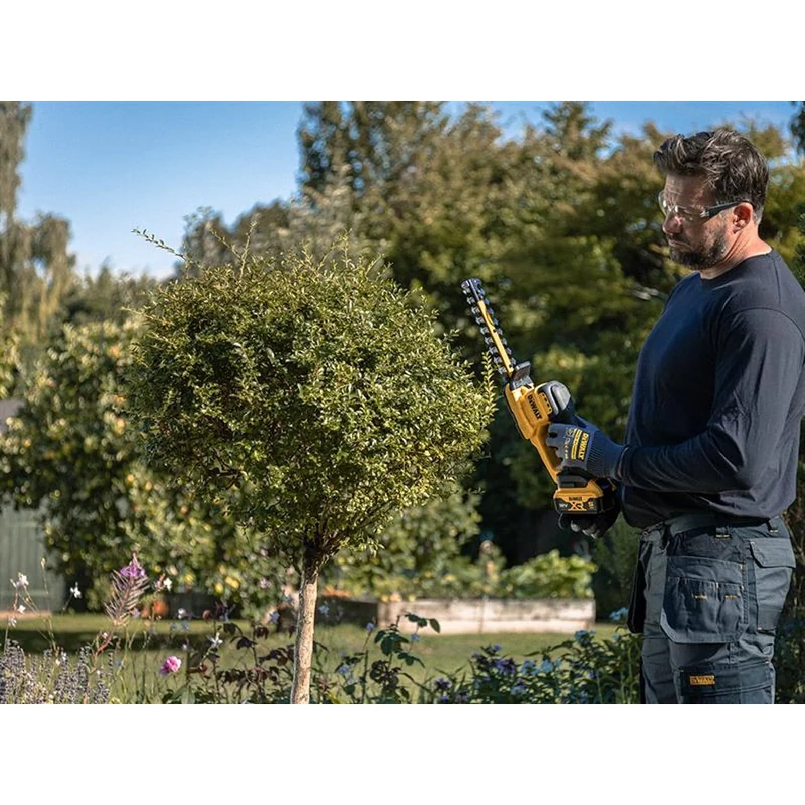 DEWALT Power Tools DCMHT520N Compact Hedge Trimmer 18V Bare Unit - DCMHT520N-XJ