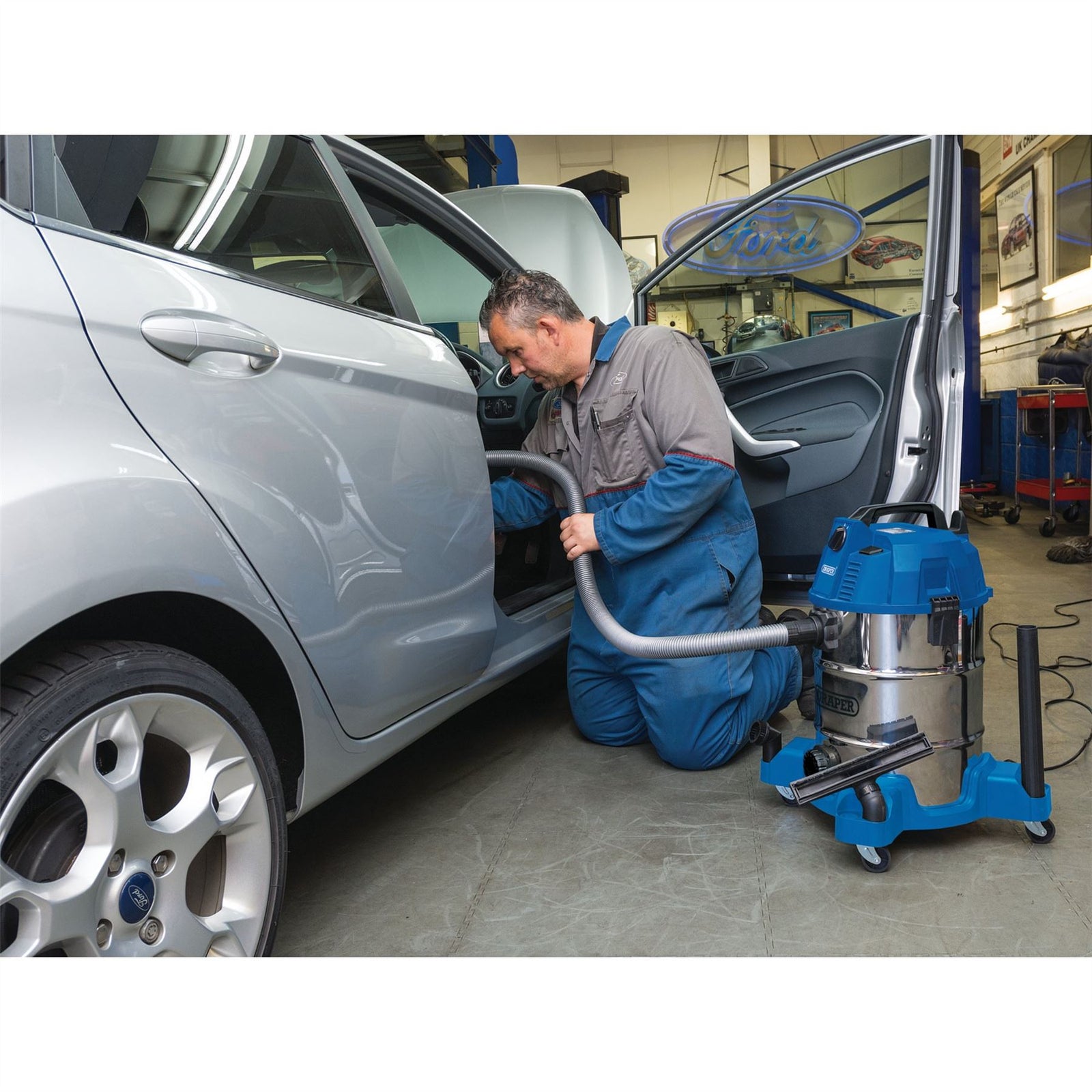 Draper Wet and Dry Vacuum Cleaner with Stainless Steel Tank, 30L, 1600W 20523