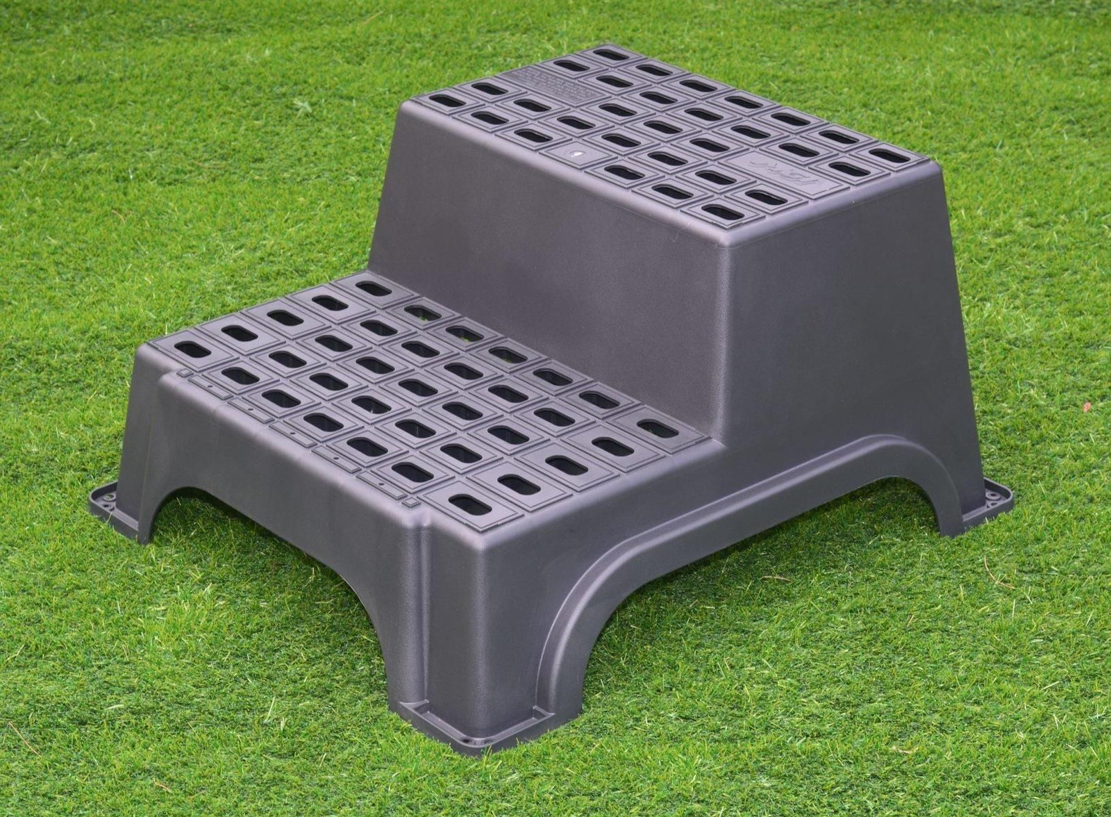 Milenco MGI Giant Double Plastic Step – Large Non-Slip Caravan & Motorhome Step (200kg Capacity, Recycled Plastic)