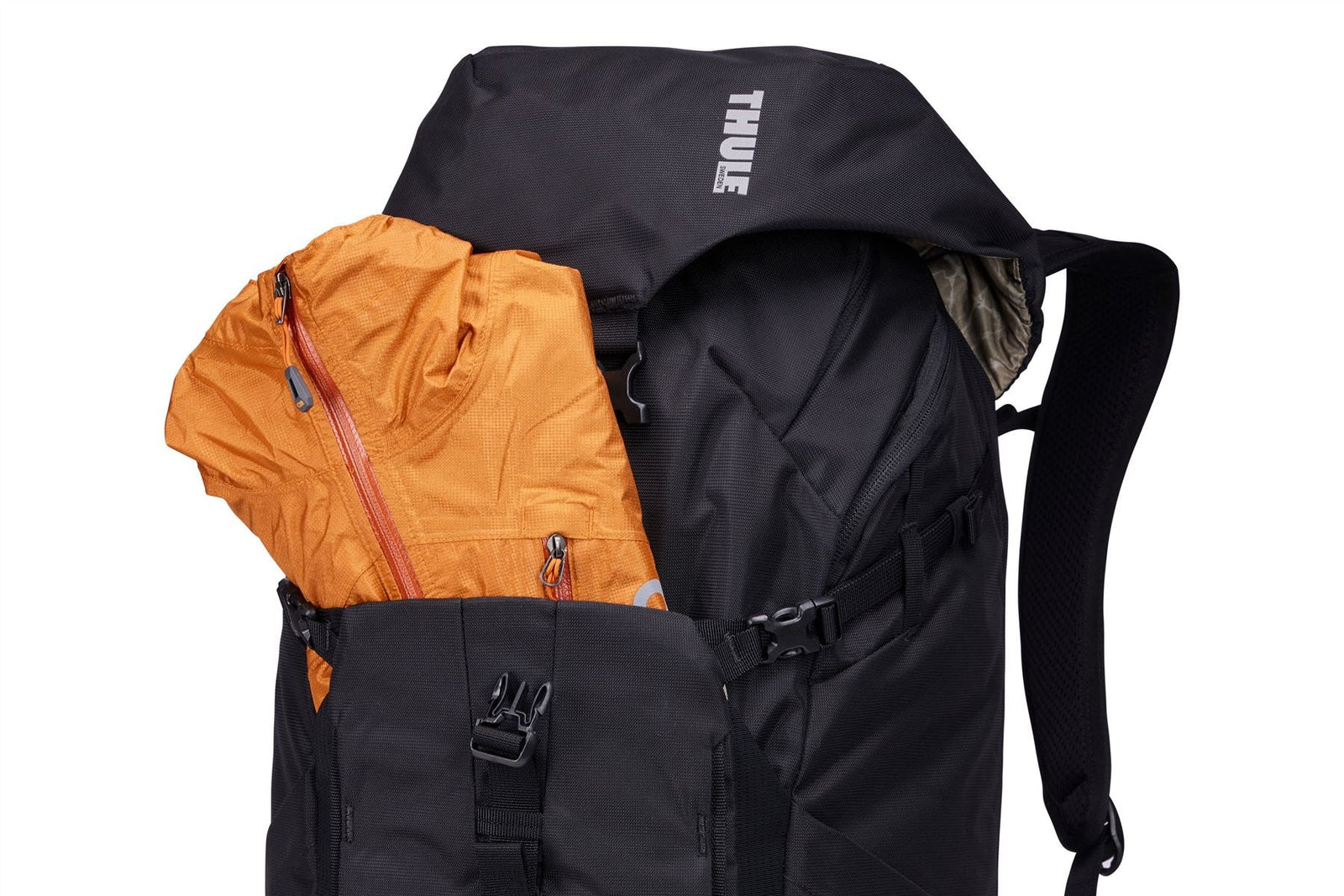 Thule AllTrail 25L daypack with rain cover black