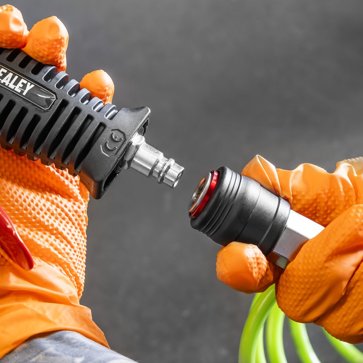 Sealey Tyre Inflator SA9304 0-12 Bar with Clip-On Connector