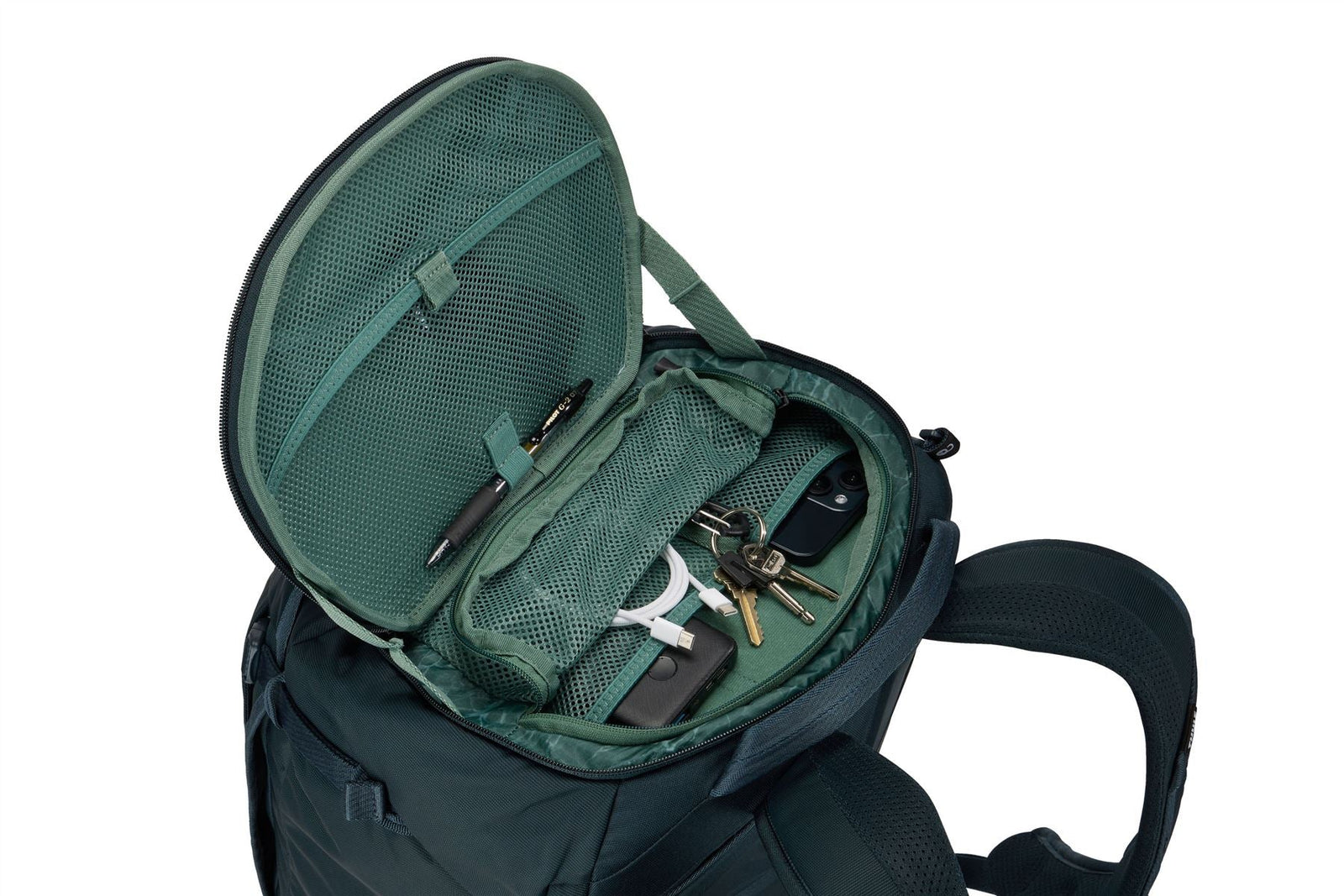 Thule Landmark 40L travel pack darkest blue