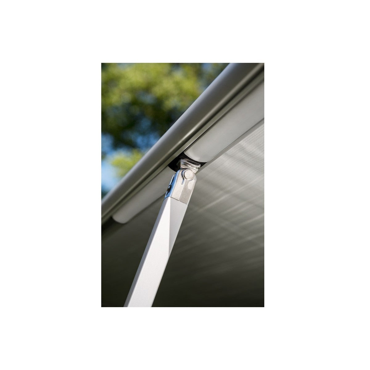 Thule Omnistor 1200 – White Awning