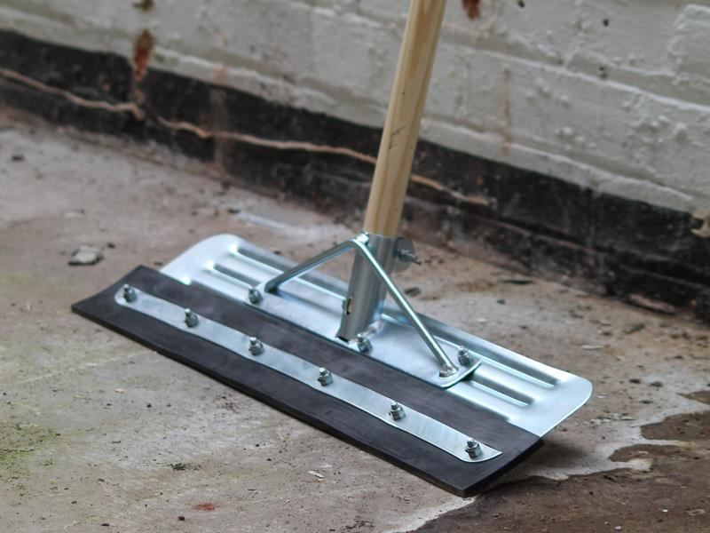 Faithfull Heavy-Duty Straight Yard Squeegee 22in (559mm)