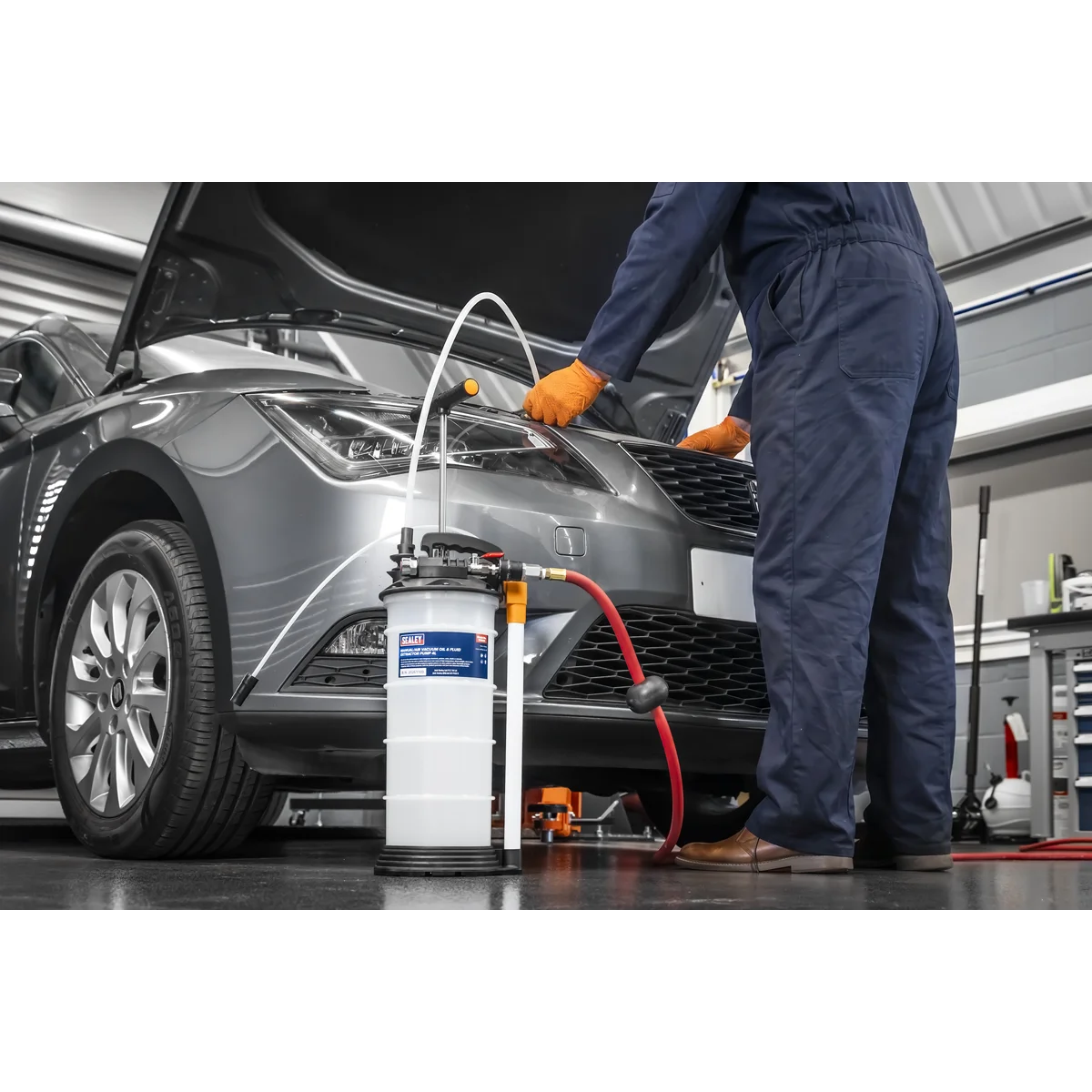 Sealey 4L Manual/Air Vacuum Oil & Fluid Extractor Pump