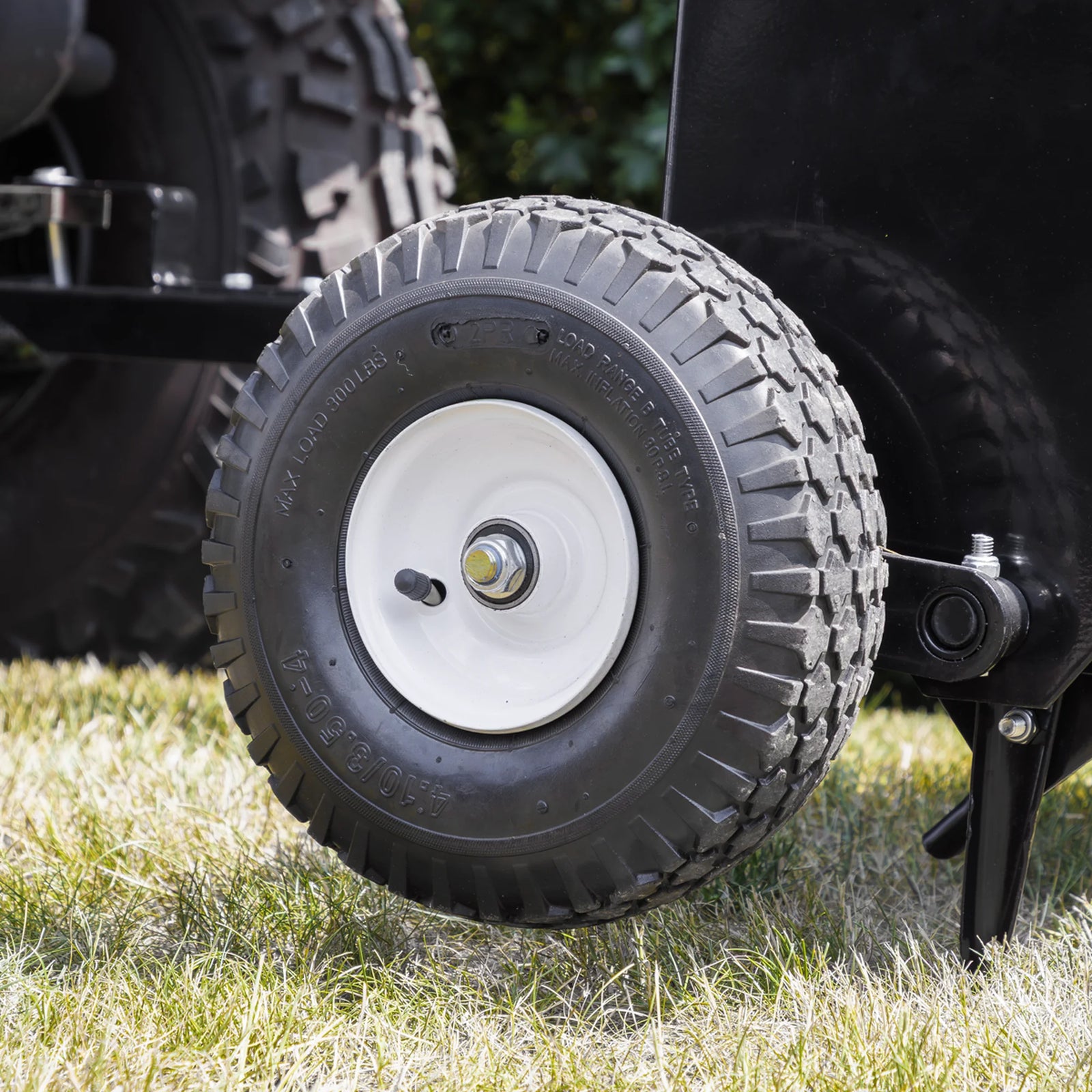 Sealey 48" Tow Behind Plug Aerator SLA48T - 95kg Capacity