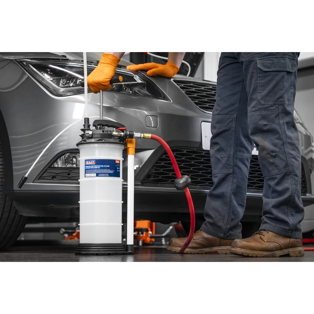 Sealey 4L Manual/Air Vacuum Oil & Fluid Extractor Pump