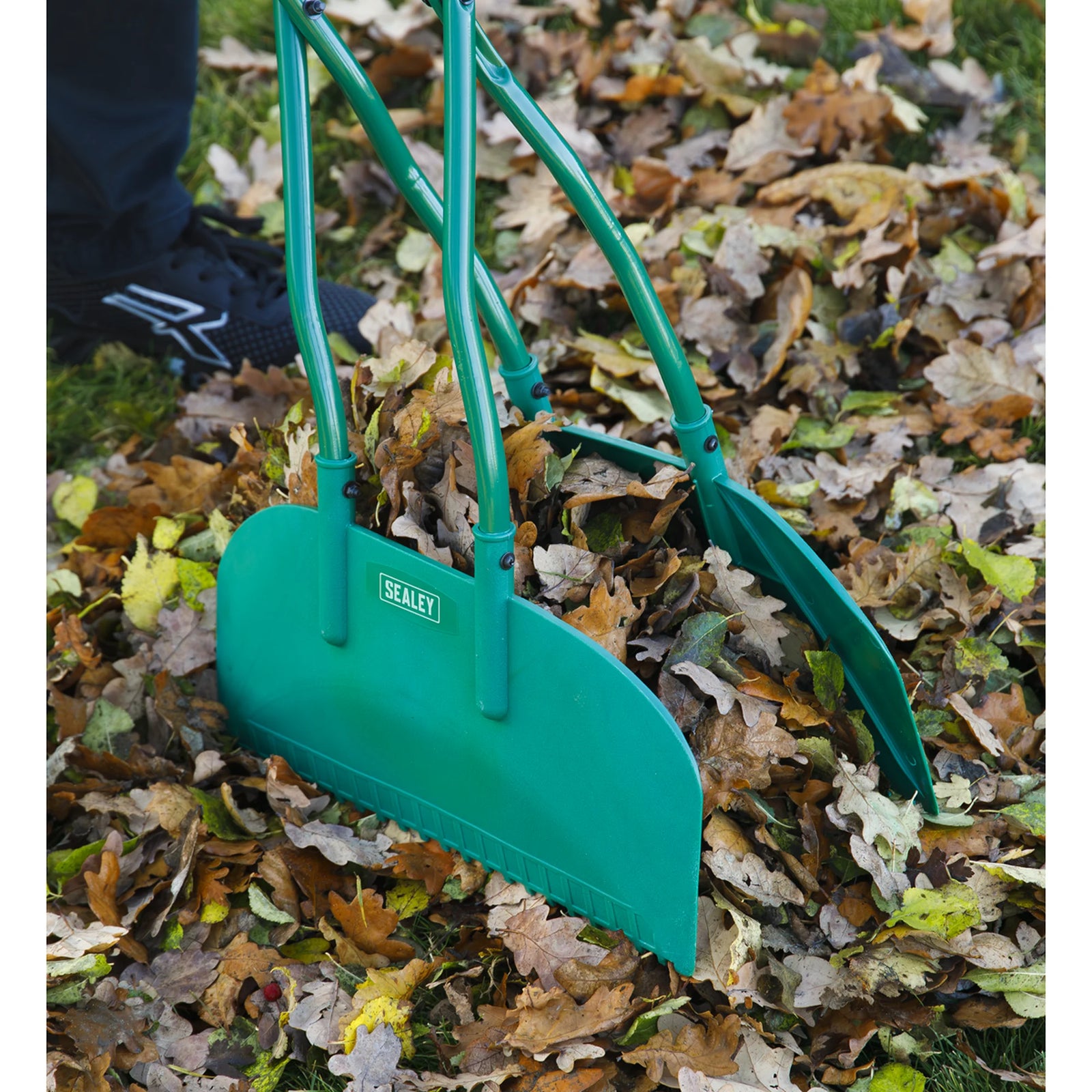 Sealey Leaf & Debris Grabber GTLG1 890mm Long-Handled Scoop