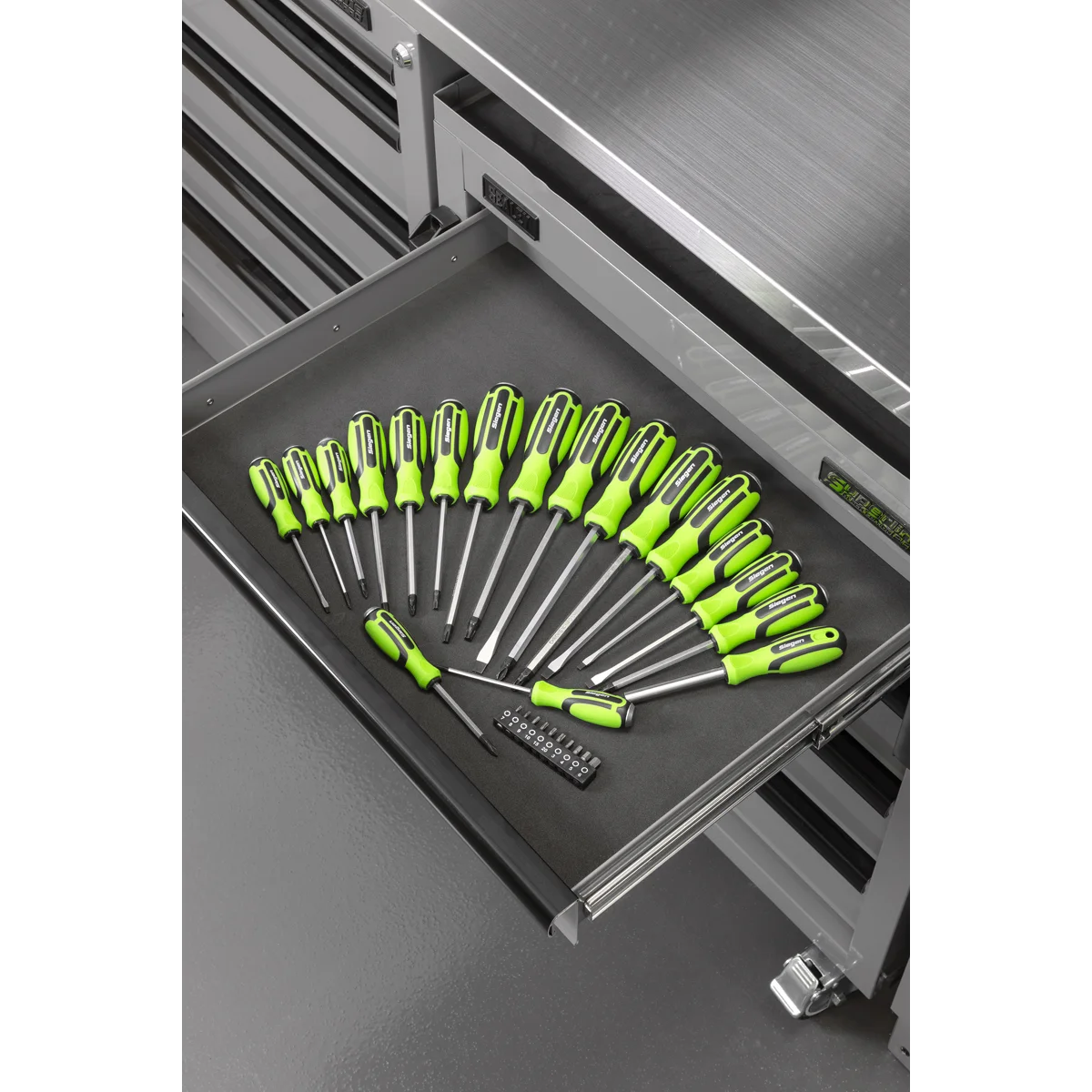 Sealey Siegen Hammer-Thru Screwdriver Bit Set 28 Piece with Tool Tray