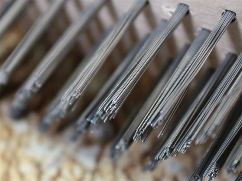 Faithfull 680/4S Heavy-Duty Scratch Brush with Scraper - 4 Row