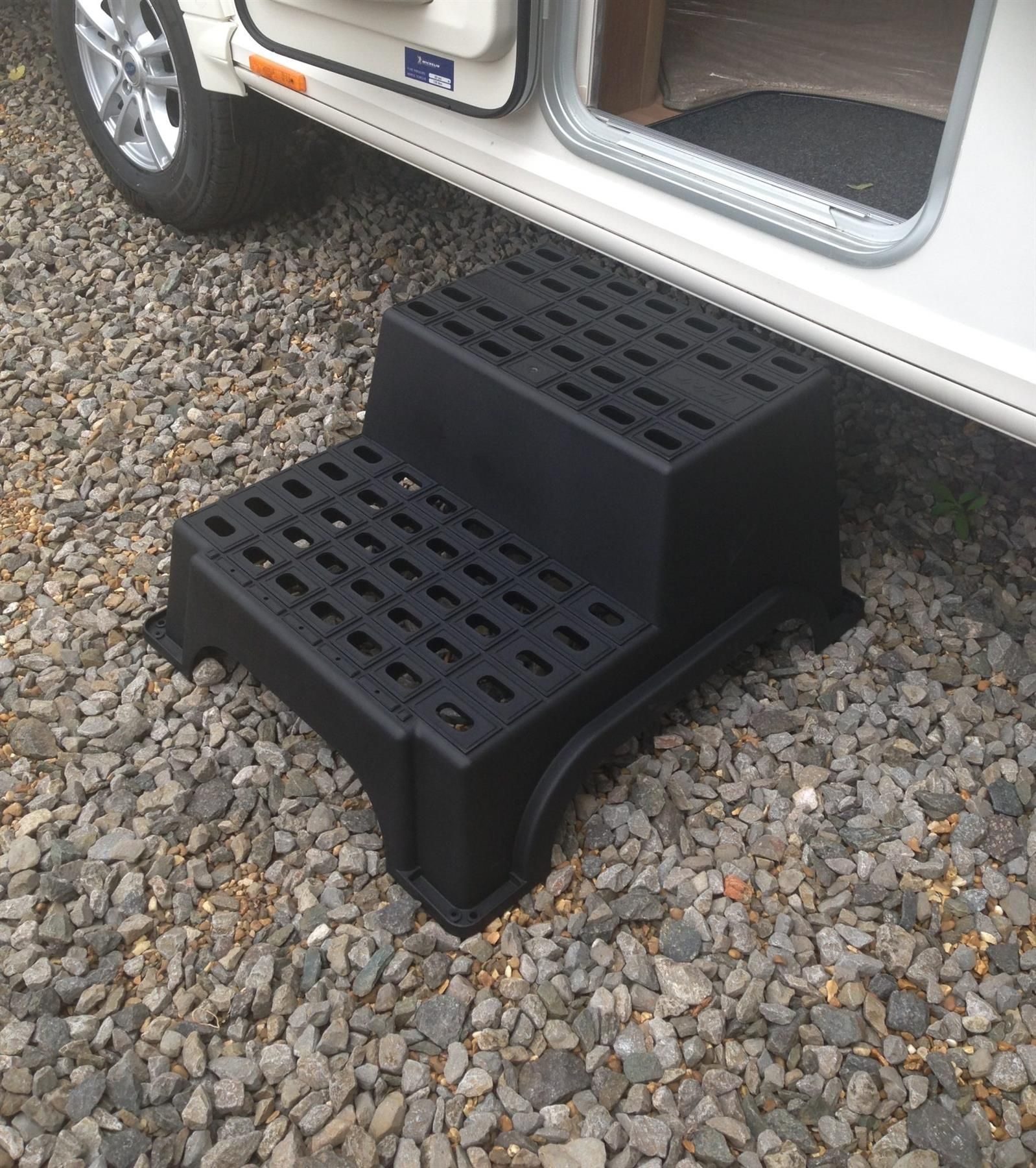 Milenco MGI Giant Double Plastic Step – Large Non-Slip Caravan & Motorhome Step (200kg Capacity, Recycled Plastic)
