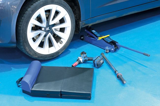 Laser Low Entry Trolley Jack - 2 Tonne