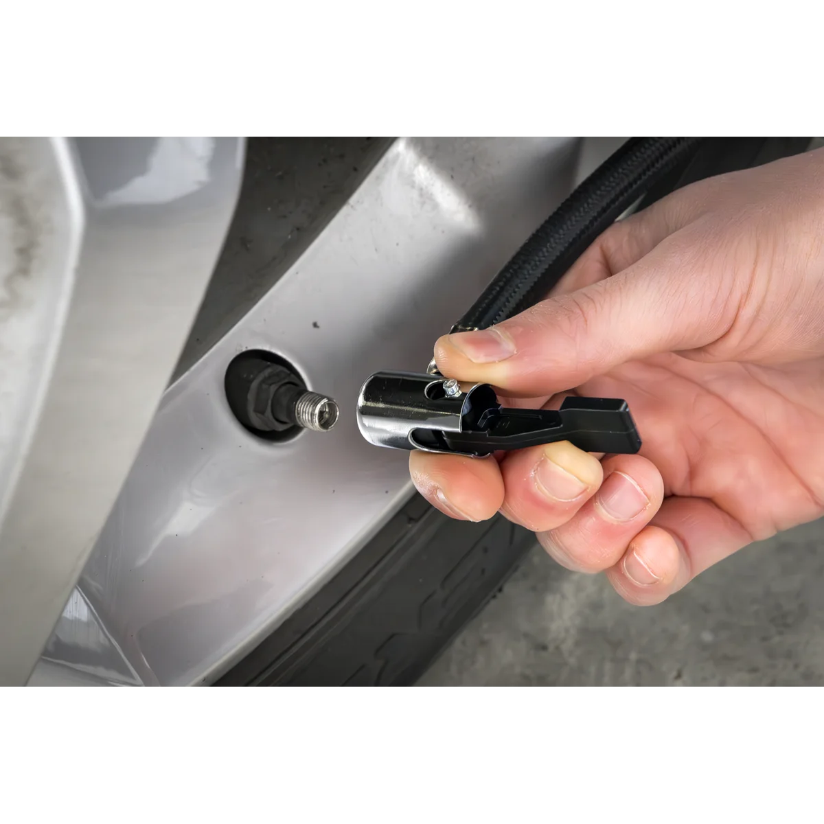 Sealey Tyre Inflator MAC12D 12V with Worklight 120psi