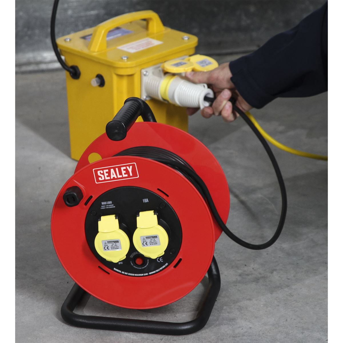Sealey Cable Reel 25m 2 x 110V 1.5mmï Heavy-Duty Thermal Trip CR12515