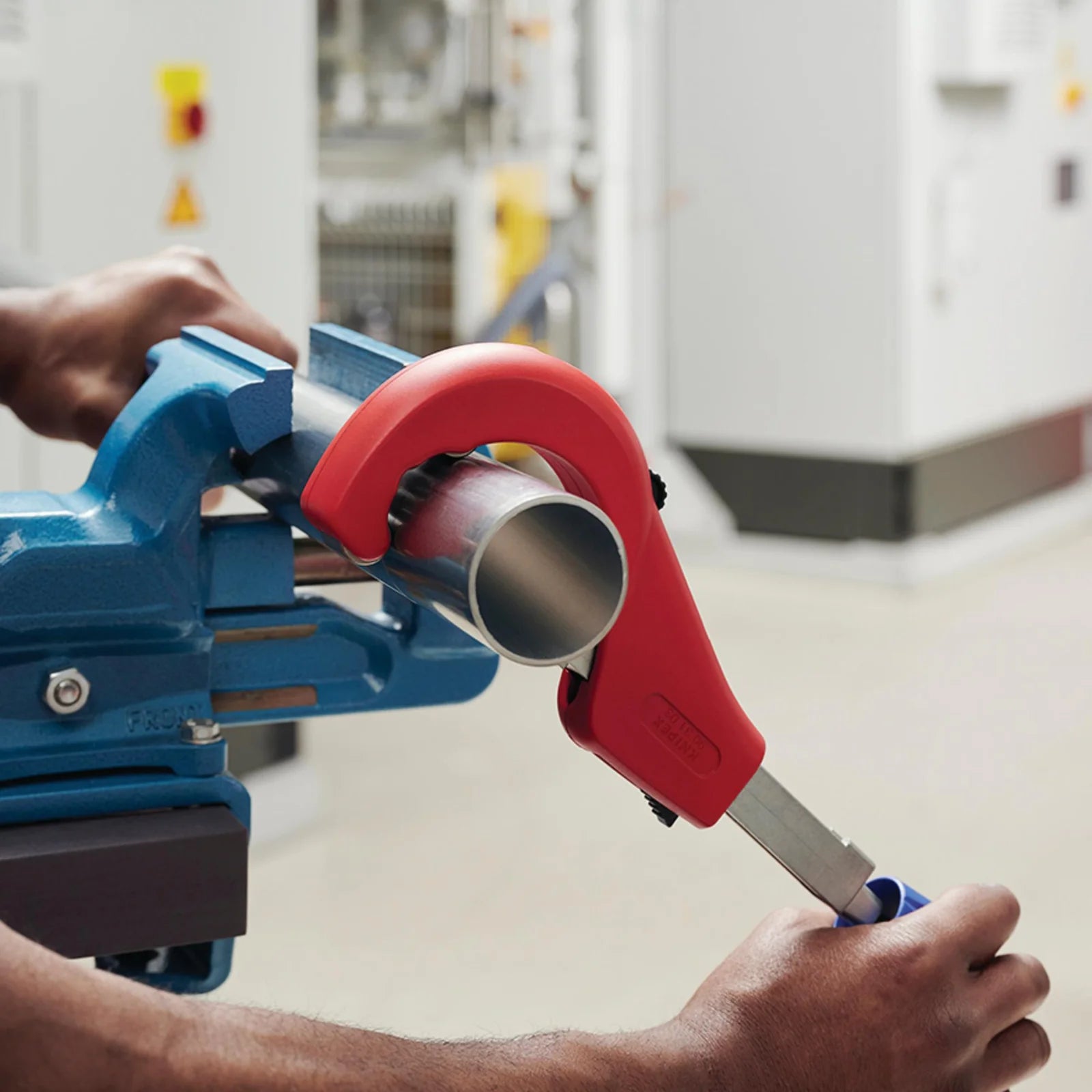 KNIPEX 90 31 03 BK TubiX® XL Pipe Cutter, 260mm - 90 31 03 BK