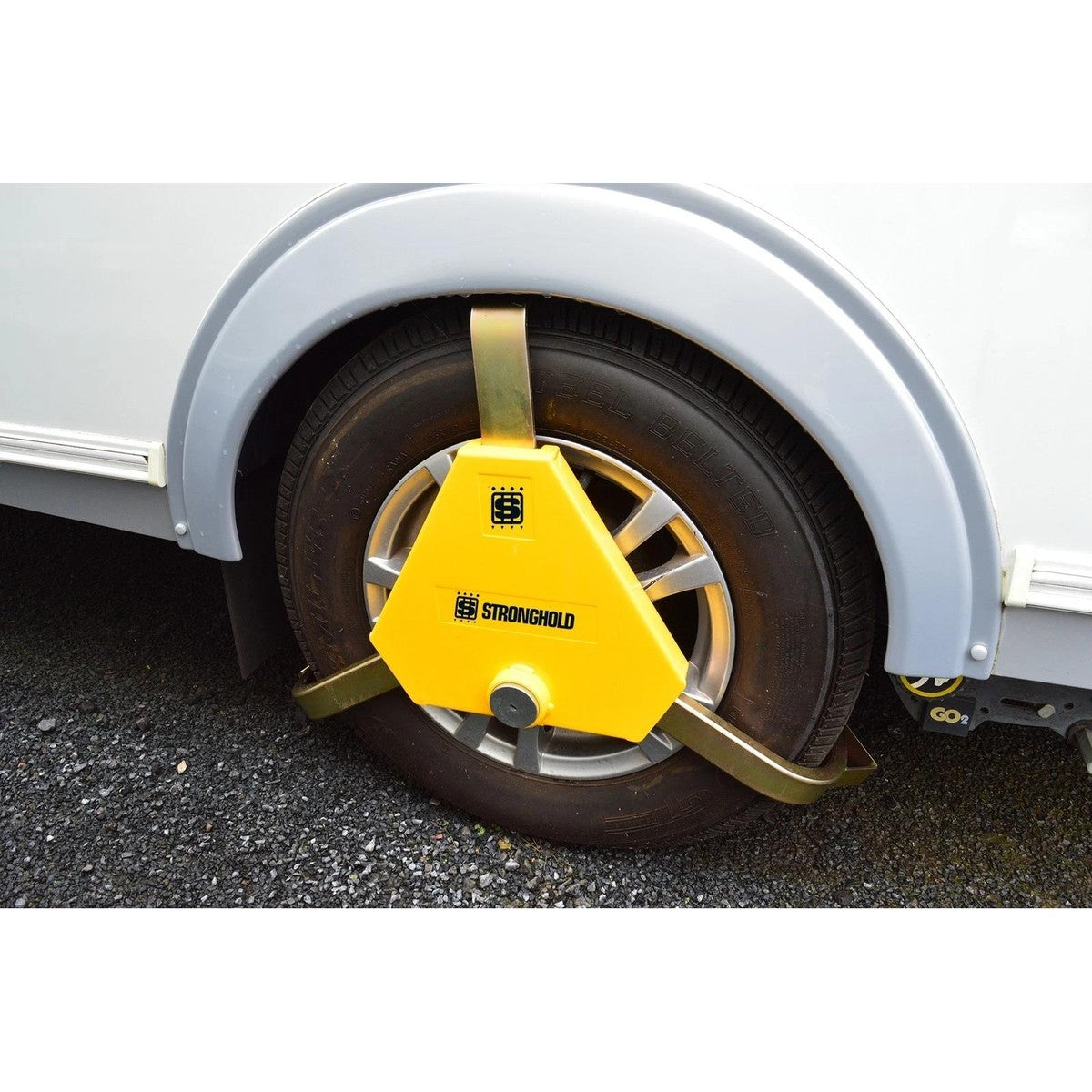 Stronghold Wheel Clamp Apex Triangular 15" to 18" for Trailers & Caravans SH5456