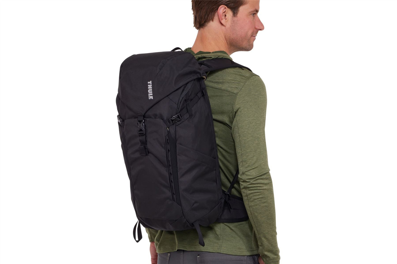 Thule AllTrail 25L daypack with rain cover black
