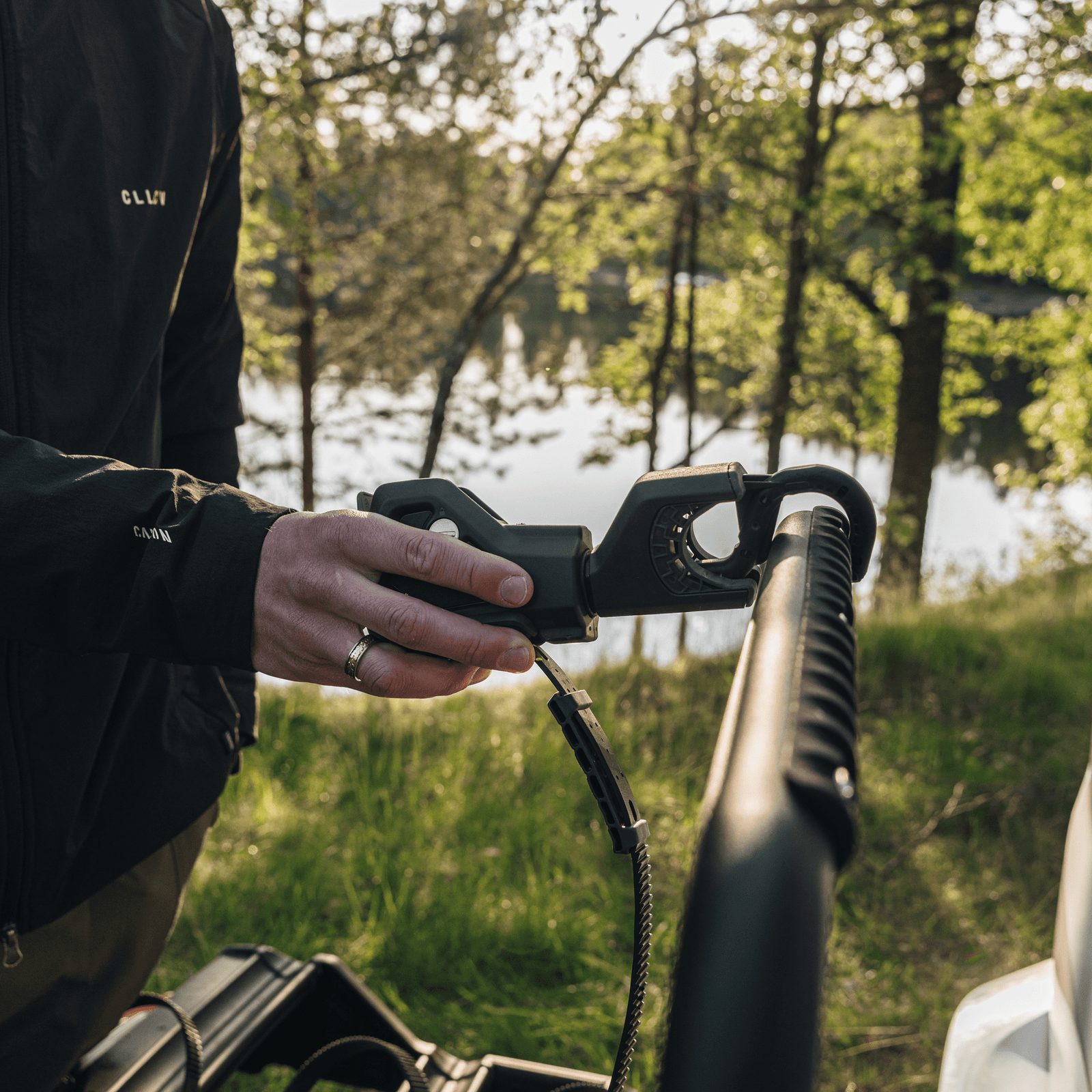 Thule VeloSpace 3 Platform Bike Rack | E-Bike Compatible | Tiltable | Lockable