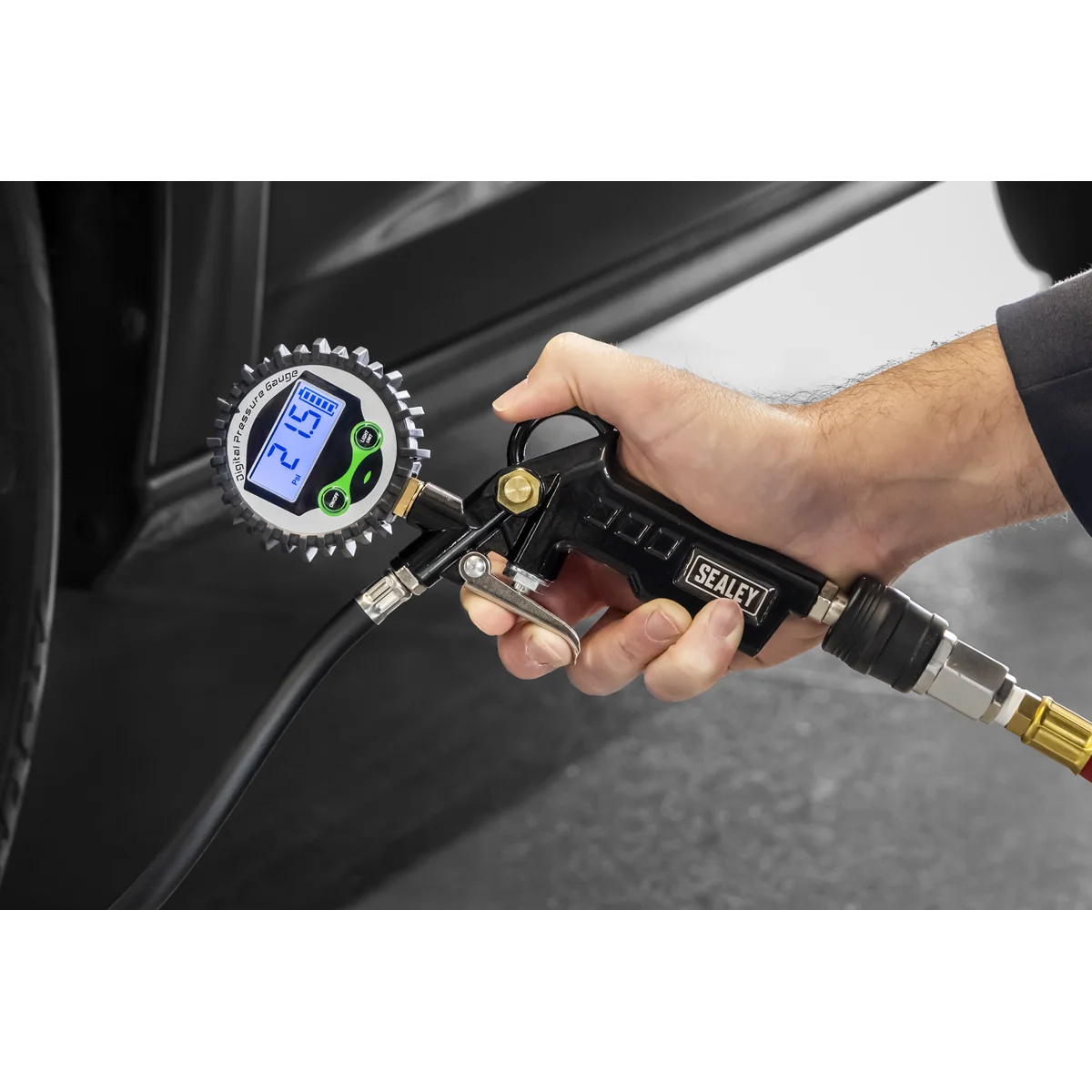 Sealey Digital Tyre Inflator SA332D 12bar with Clip-On Connector