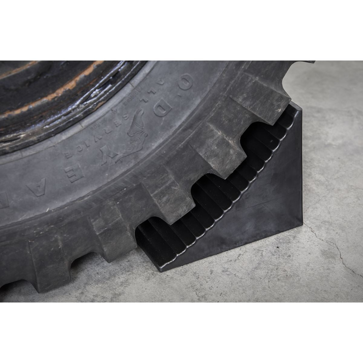 Sealey Heavy-Duty Rubber Wheel Chock - Single CWC01