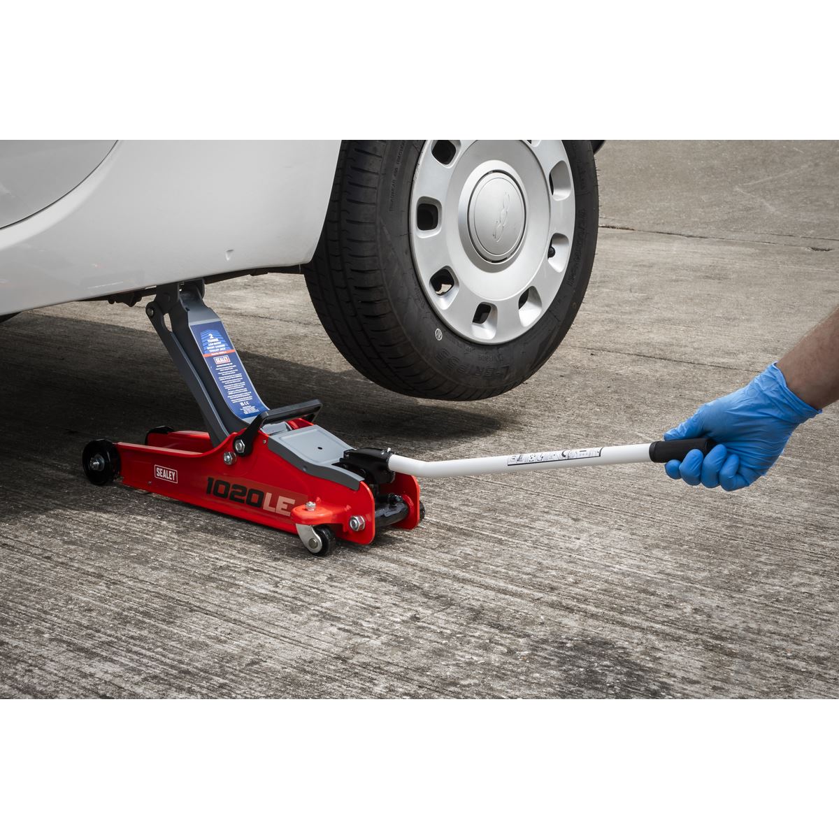 Sealey Low Profile Short Chassis Trolley Jack 2 Tonne - Red 1020LE