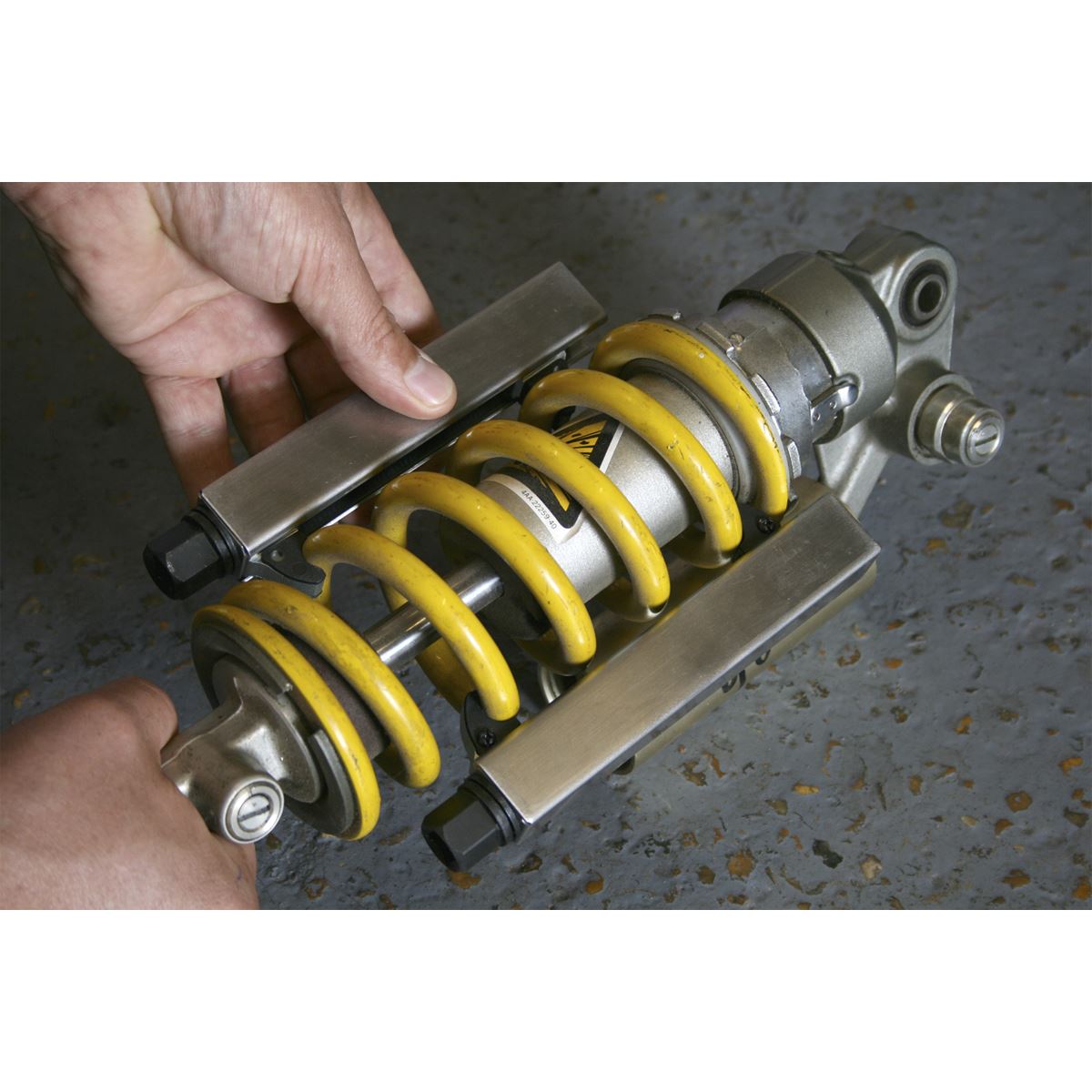 Sealey VS1824 Motorcycle Motorbike ATV Coil Spring Compressor Install & Removal