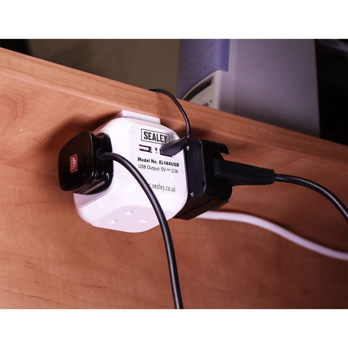Sealey Extension Cable Cube 1.4m 4 x 230V & 2 x USB Sockets White EL144USB
