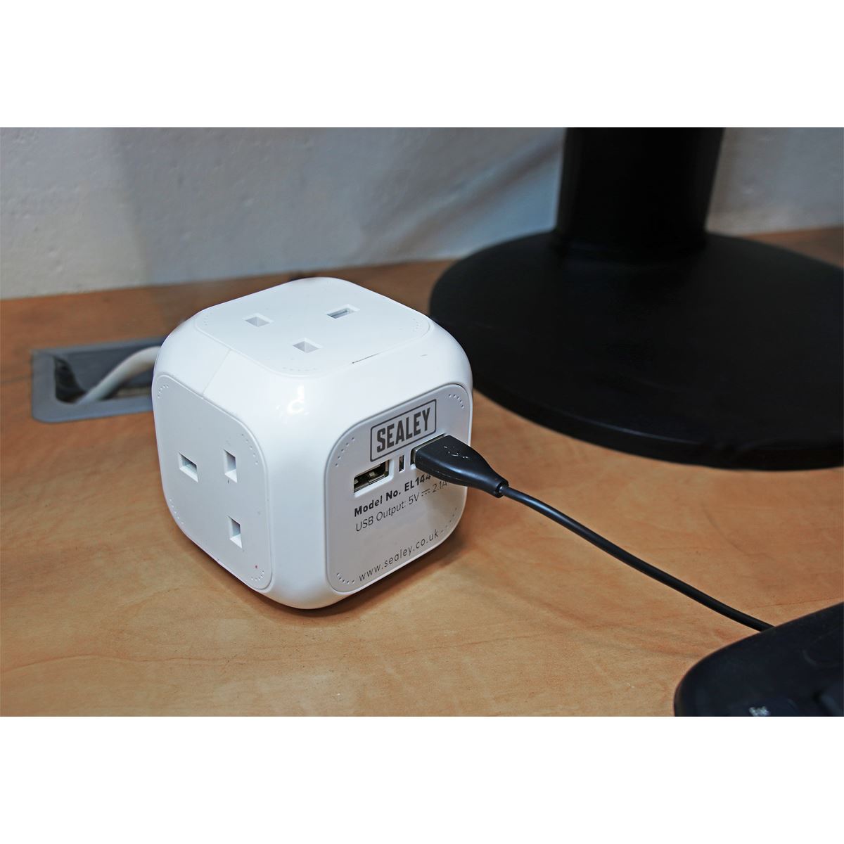 Sealey Extension Cable Cube 1.4m 4 x 230V & 2 x USB Sockets White EL144USB