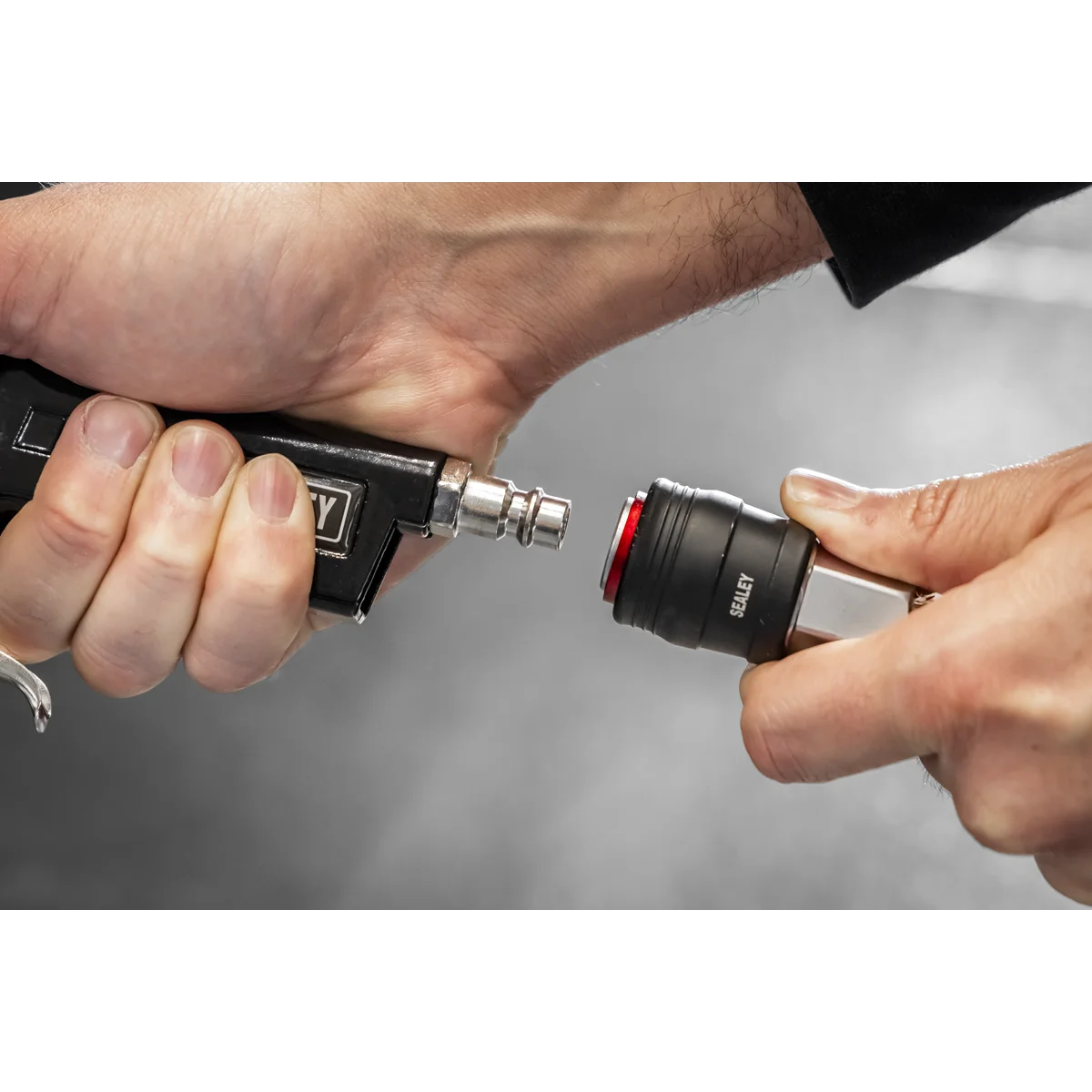 Sealey Digital Tyre Inflator SA332D 12bar with Clip-On Connector