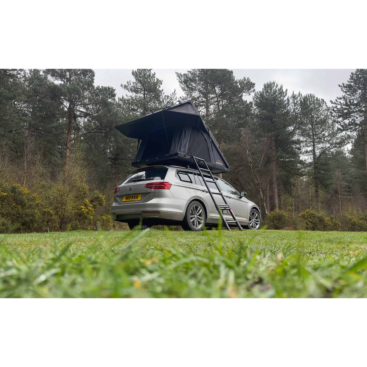 RoofBunk Adventurer Aluminium Clamshell Roof Tent