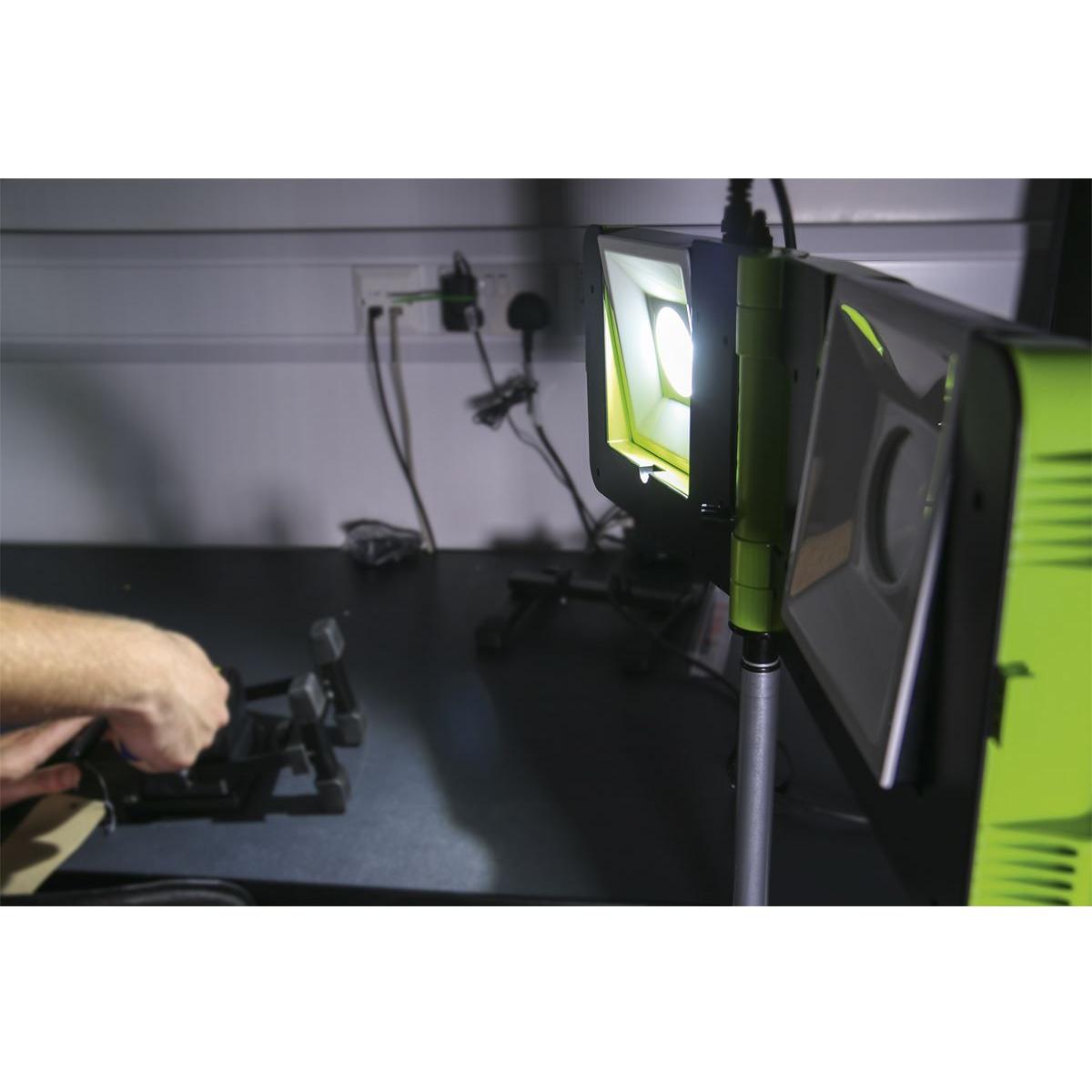 FLOODLIGHT 60W COB 230V FOLDING CASE