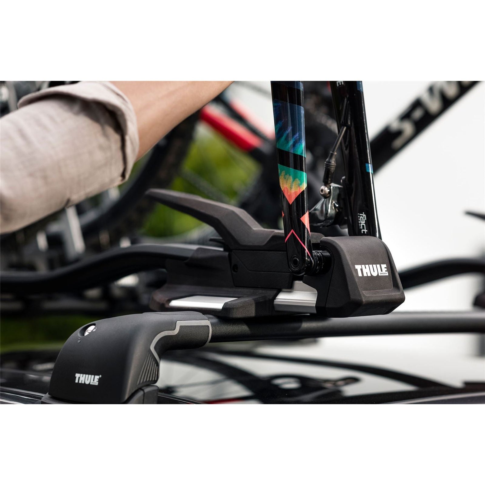 Thule TopRide Roof Bar Fork Mounted Lockable Single Bike Cycle Carrier 568