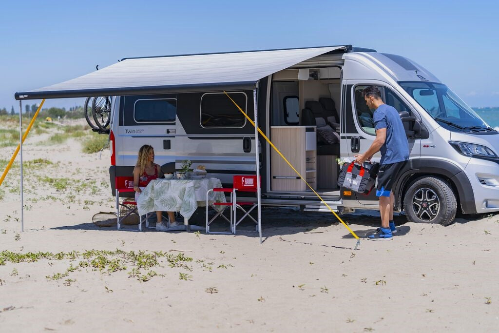 F80s 450 Roof Installation Awning