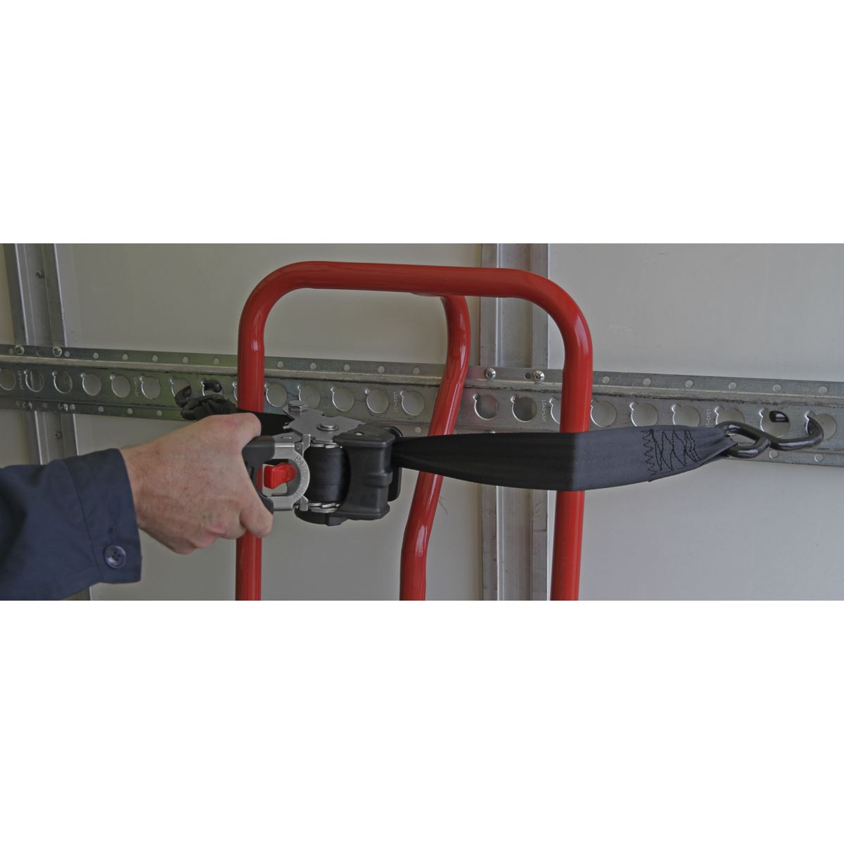 Sealey ATD50301 1500kg Auto Retractable Ratchet Tie Down Strap 50mm x 3m + Hooks