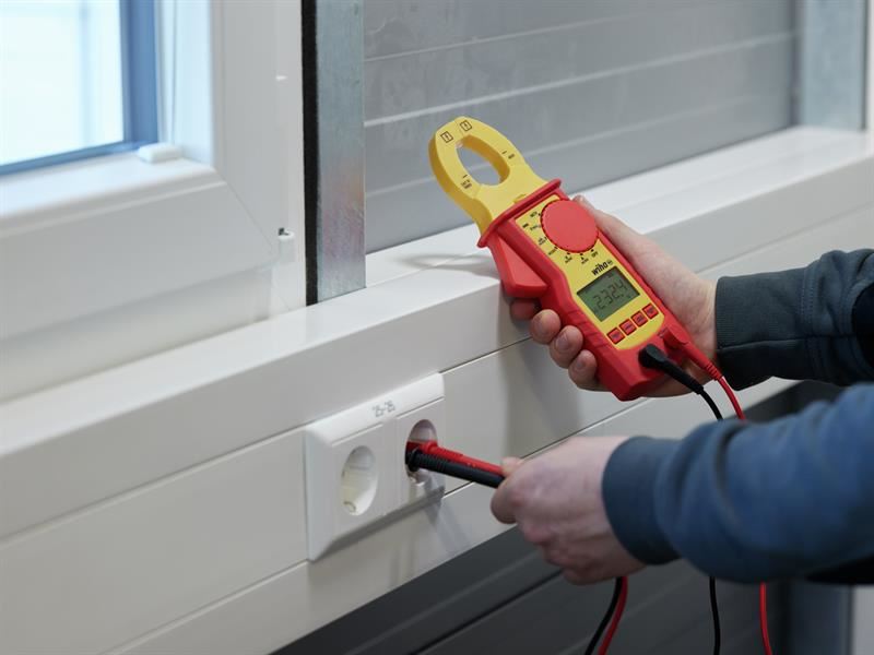 Wiha Clamp Meter 1,000 V AC, CAT IV