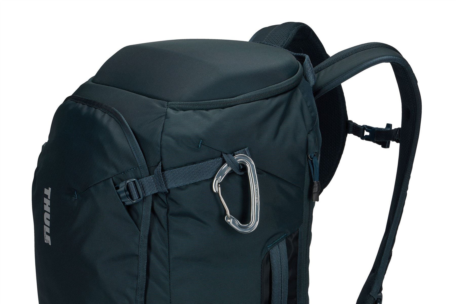 Thule Landmark 40L travel pack darkest blue