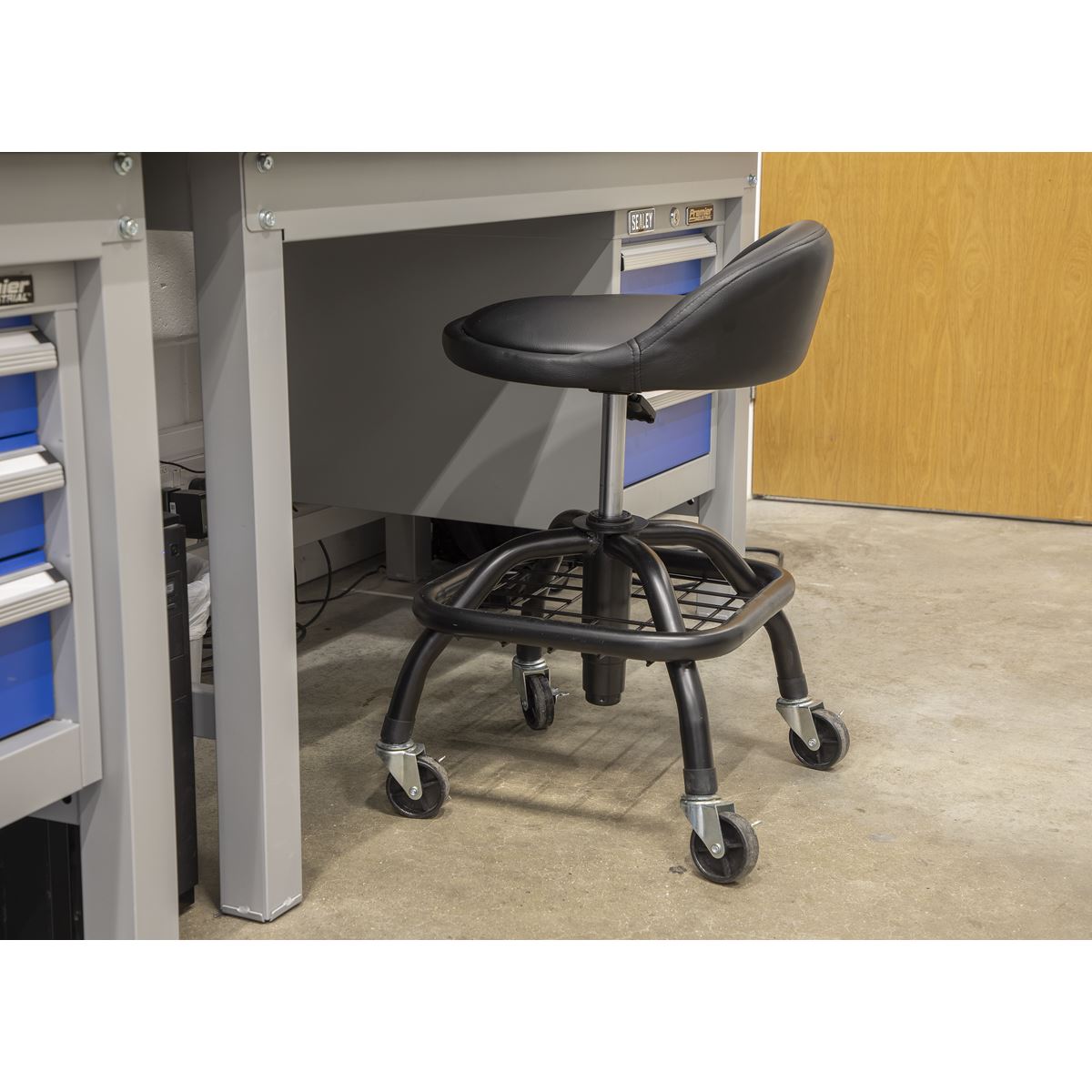 Sealey Creeper Stool Pneumatic with Adjustable Height Swivel Seat & Back Rest