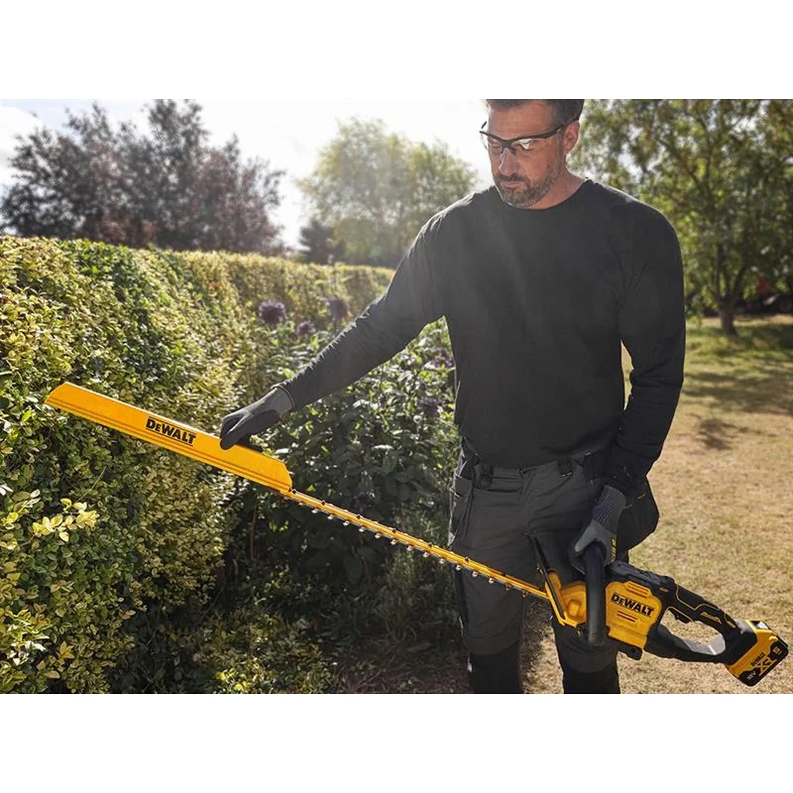 DEWALT Power Tools DCMHT567P1 XR Hedge Trimmer 18V 1 x 5.0Ah Li-ion