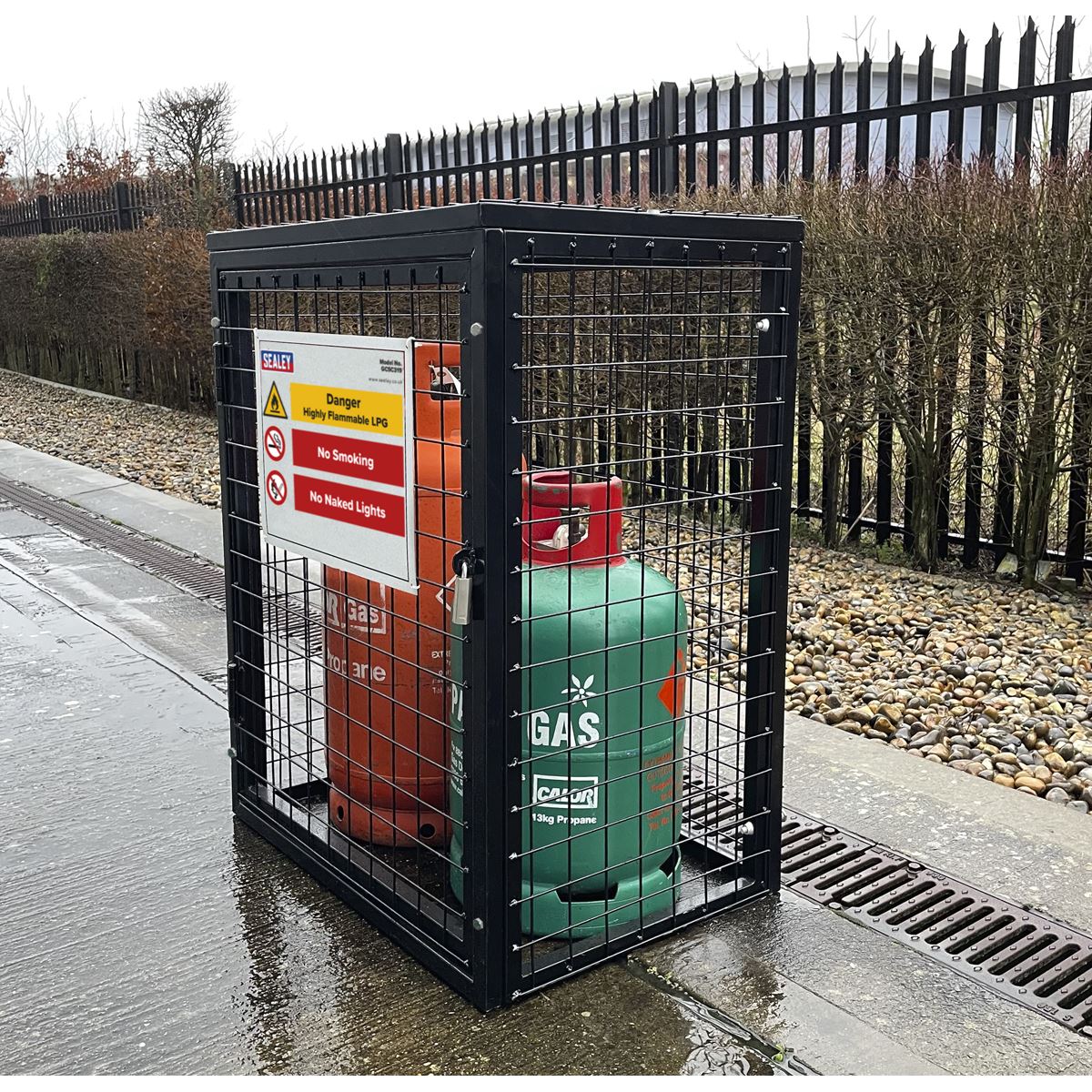 Sealey Safety Cage 2 x 19kg Gas Cylinders GCSC219