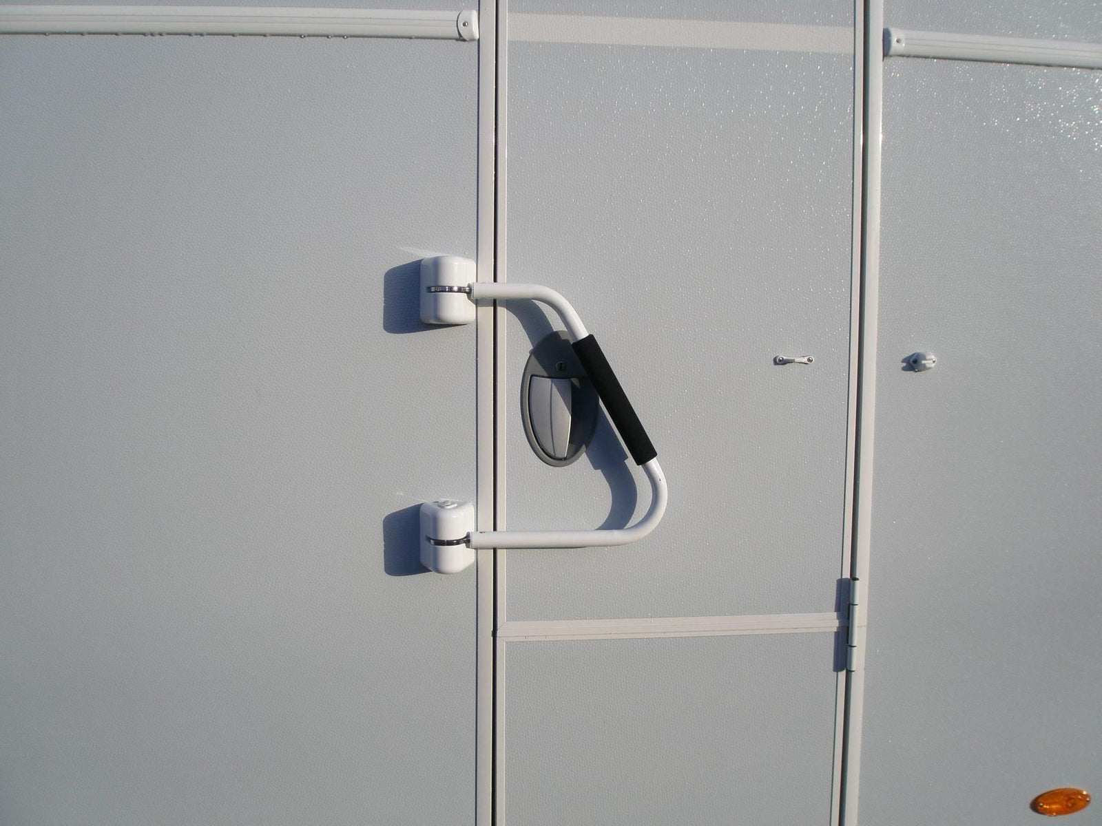 Milenco Large Security 41 Hand Rail & Locks – Twin-Lock, Anti-Bump Caravan & Motorhome Grab Handle (SKU 2066)