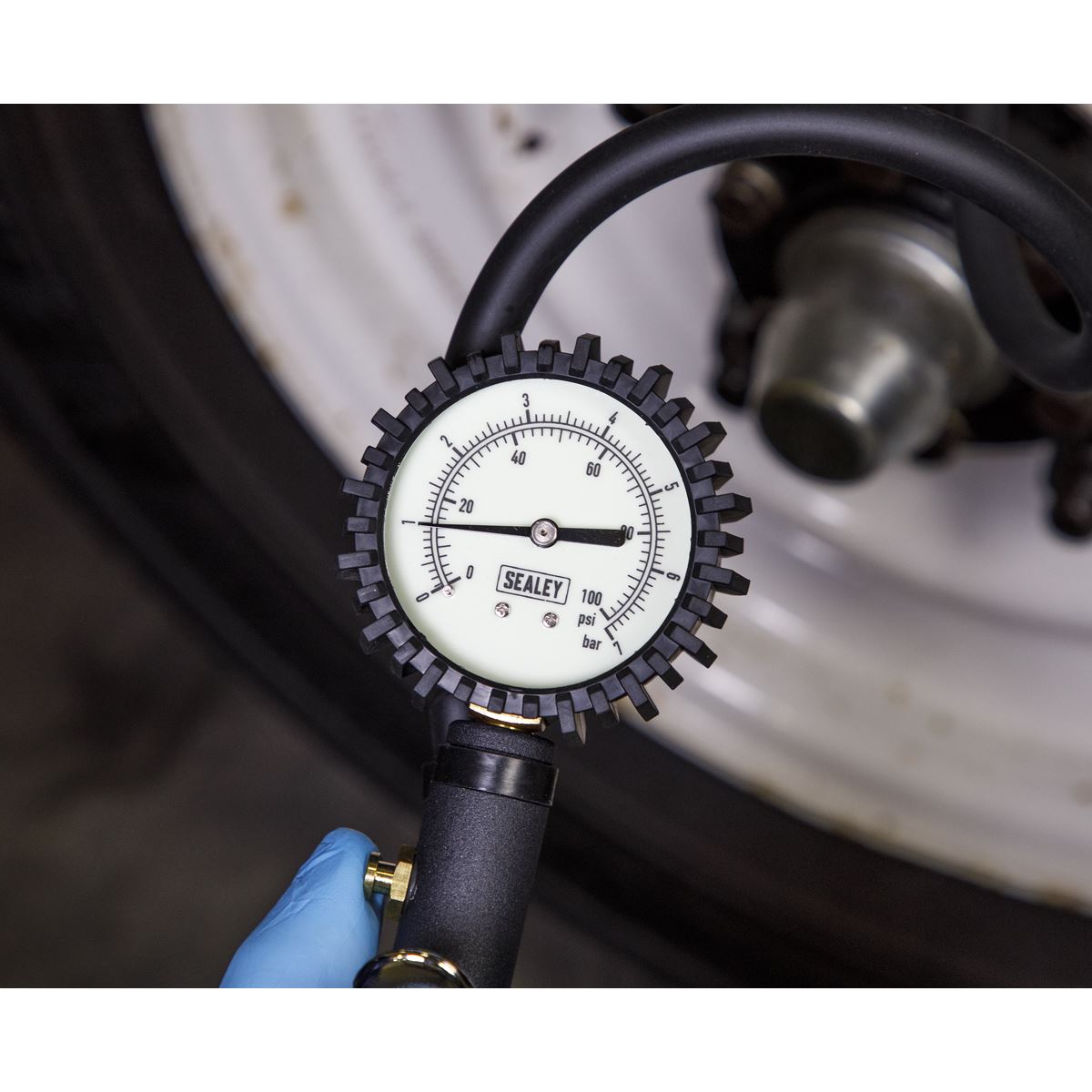 Sealey Tyre Inflator Clip On Connector Glow in the Dark Dial Gauge Air Line Pump