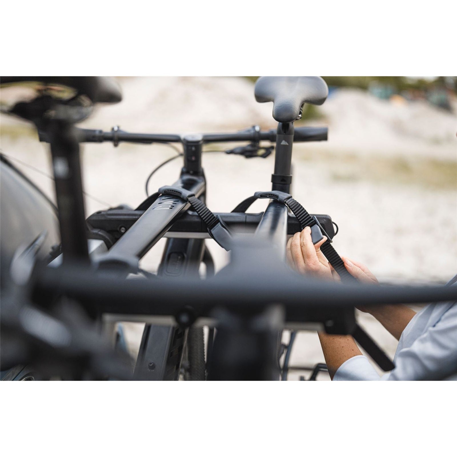 Thule Out Way Hanging three-bike hanging trunk bike rack aluminium Boot Bike Rack