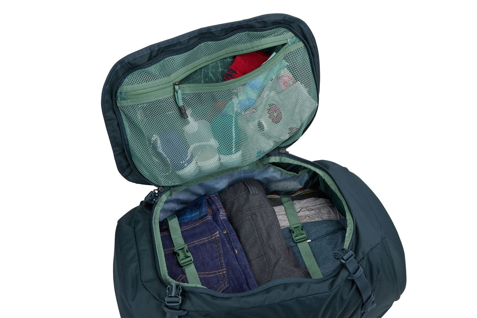 Thule Landmark 40L travel pack darkest blue