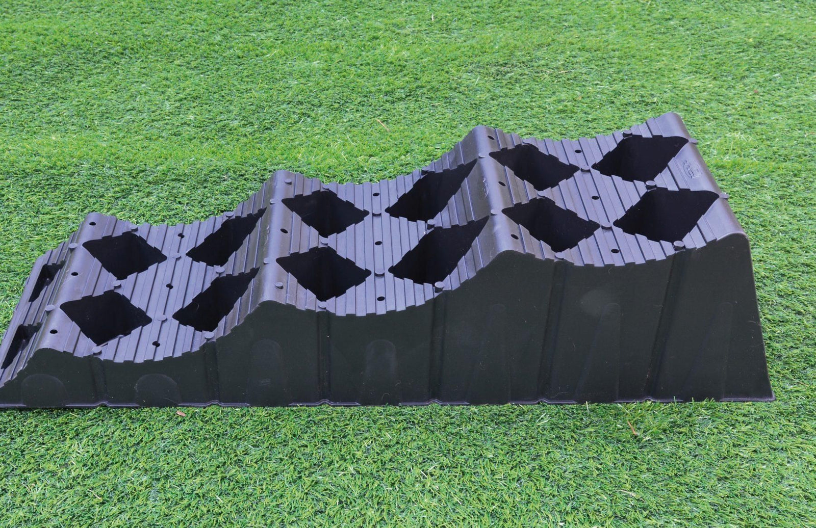 Milenco MGI Maxi T3 Level – Extra-Large 3-Step Caravan & Motorhome Levelling Ramps (High-Grip, 1500kg per Wheel)
